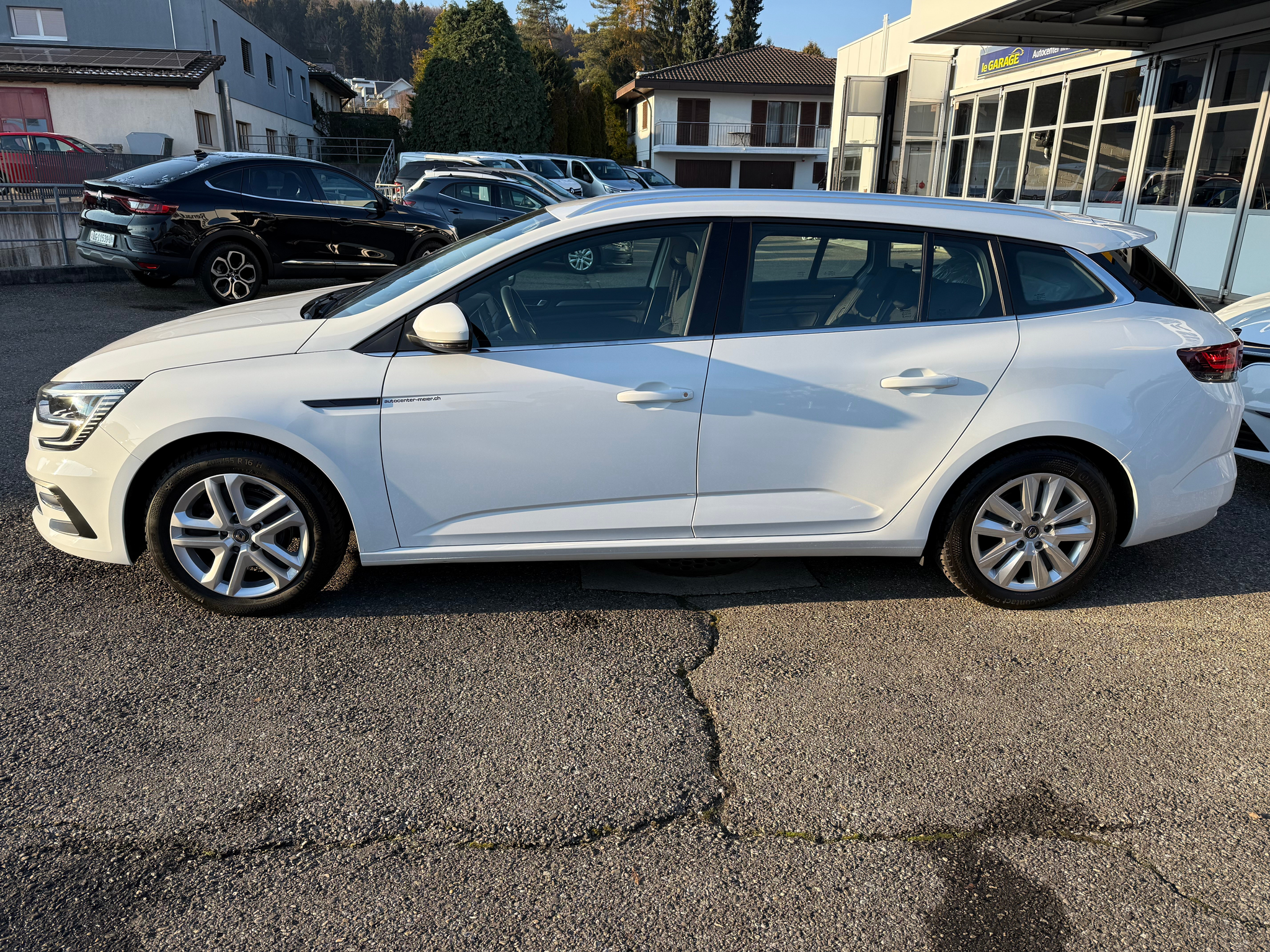 listing desktop thumbnail image 2