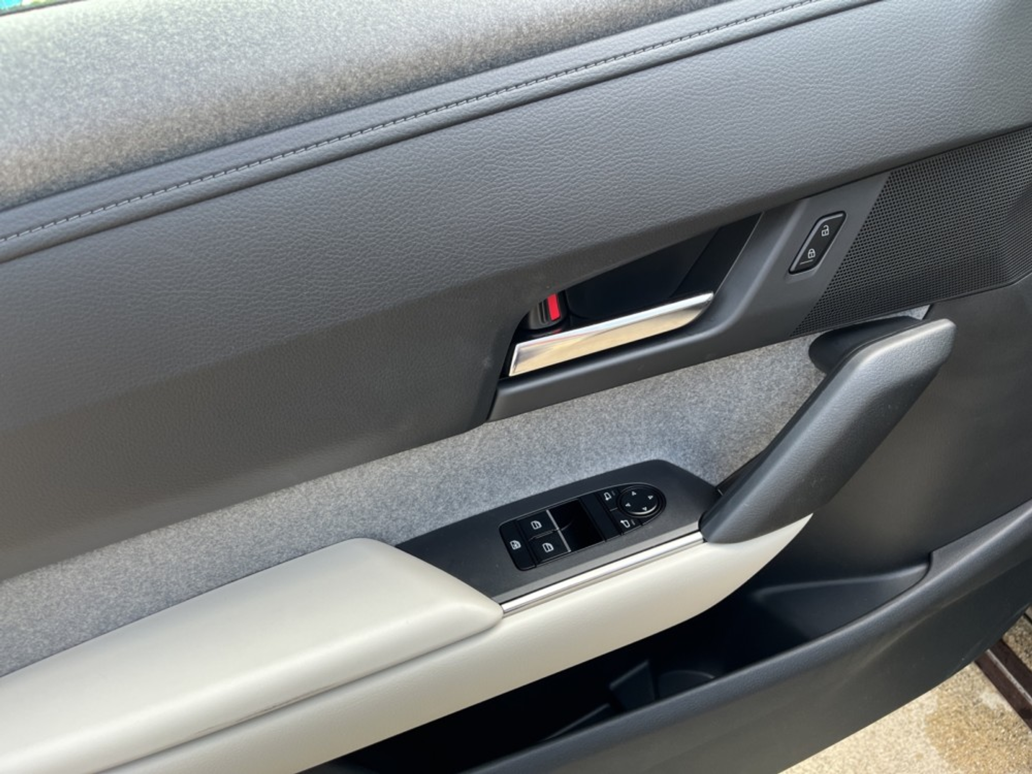 listing desktop thumbnail image 10