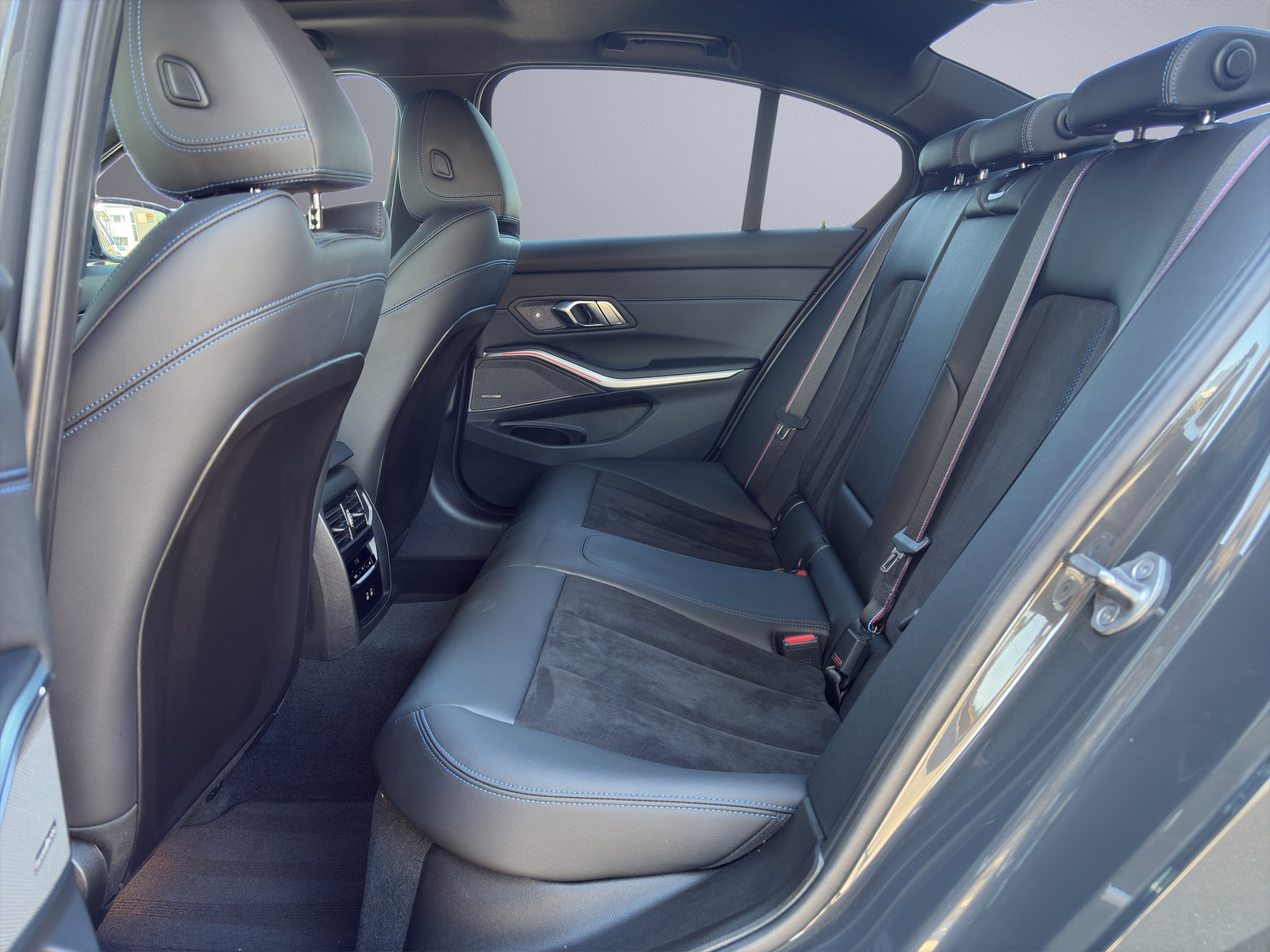 listing desktop thumbnail image 19