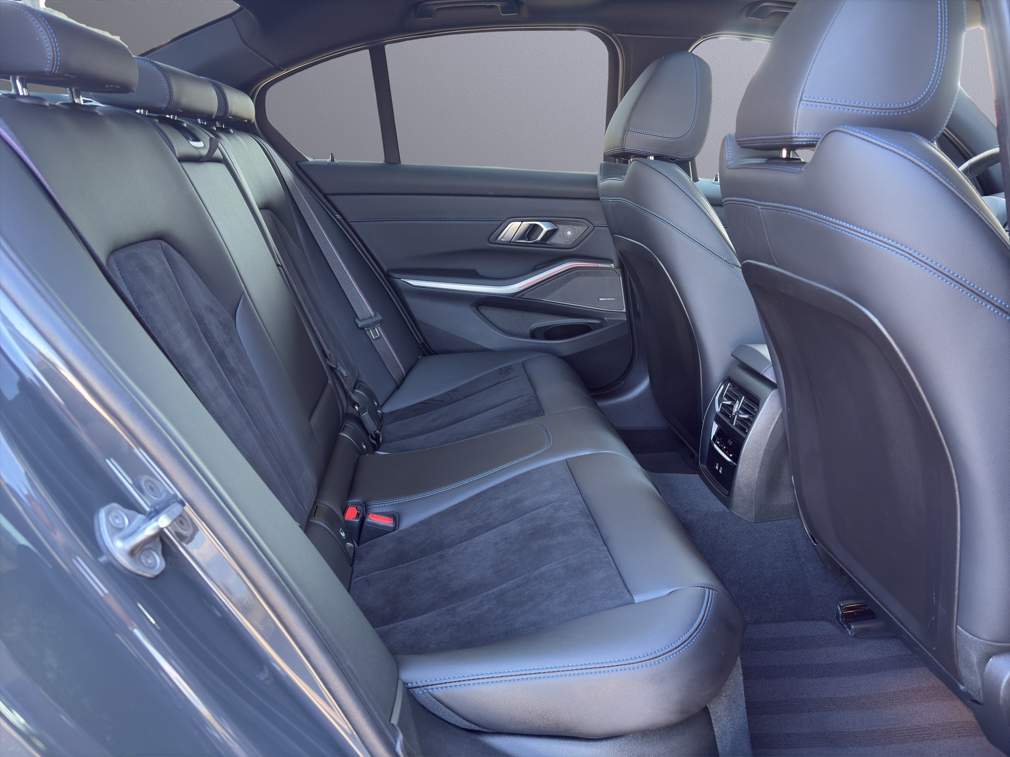 listing desktop thumbnail image 21