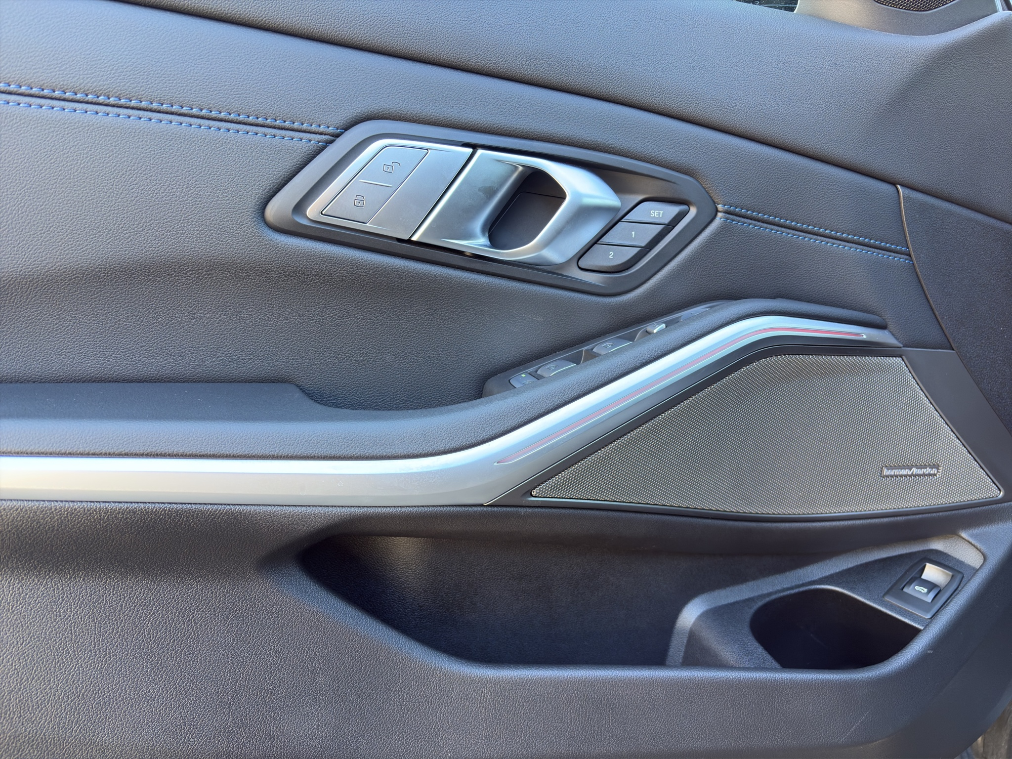 listing desktop thumbnail image 11