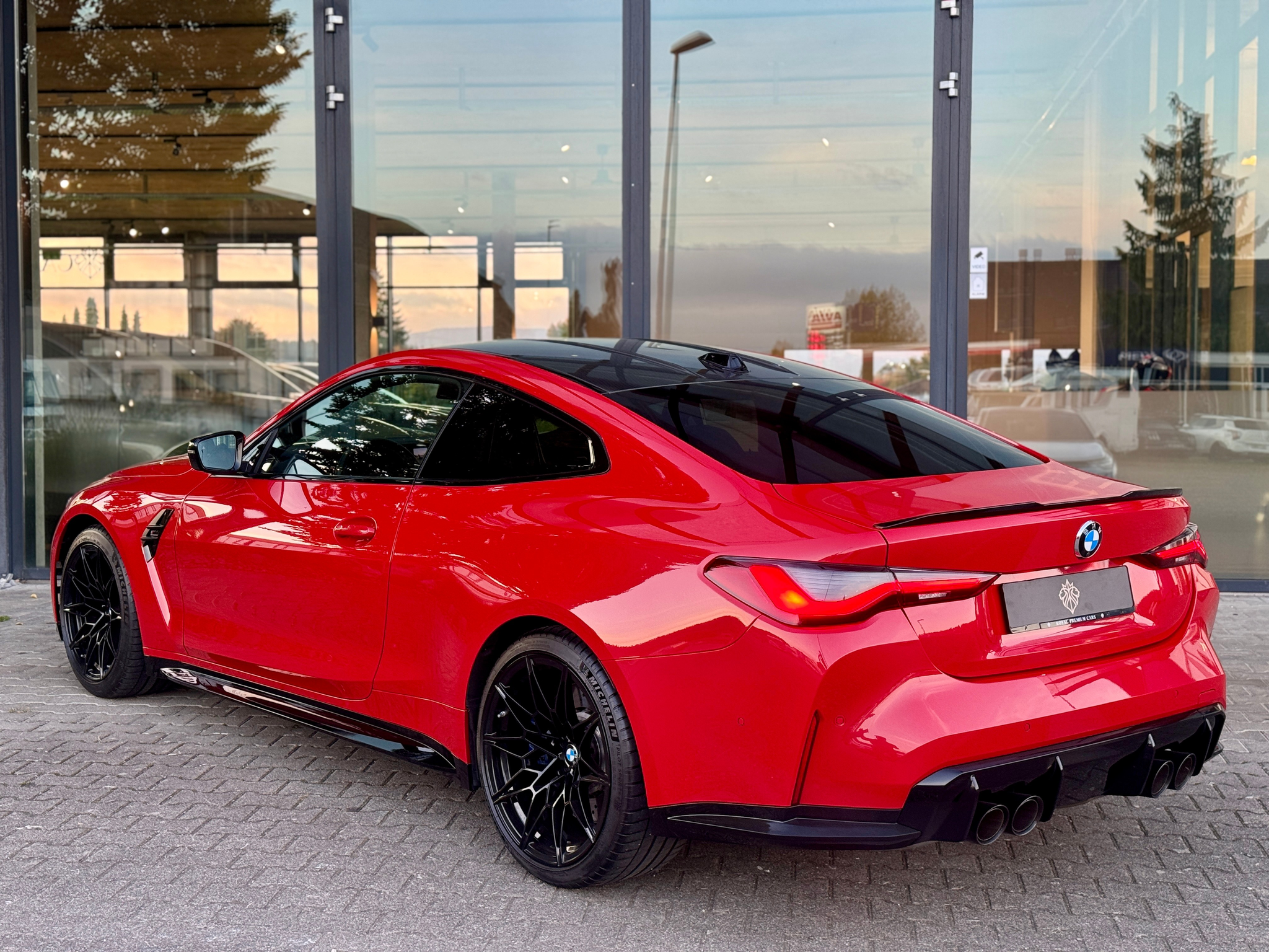 listing desktop thumbnail image 5