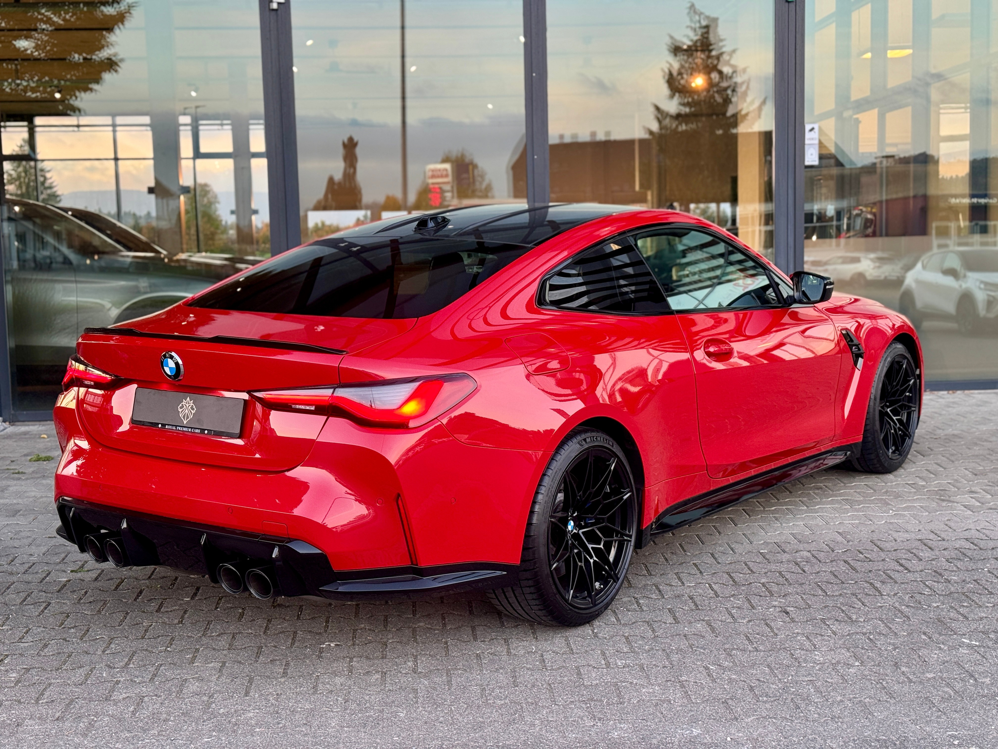 listing desktop thumbnail image 3