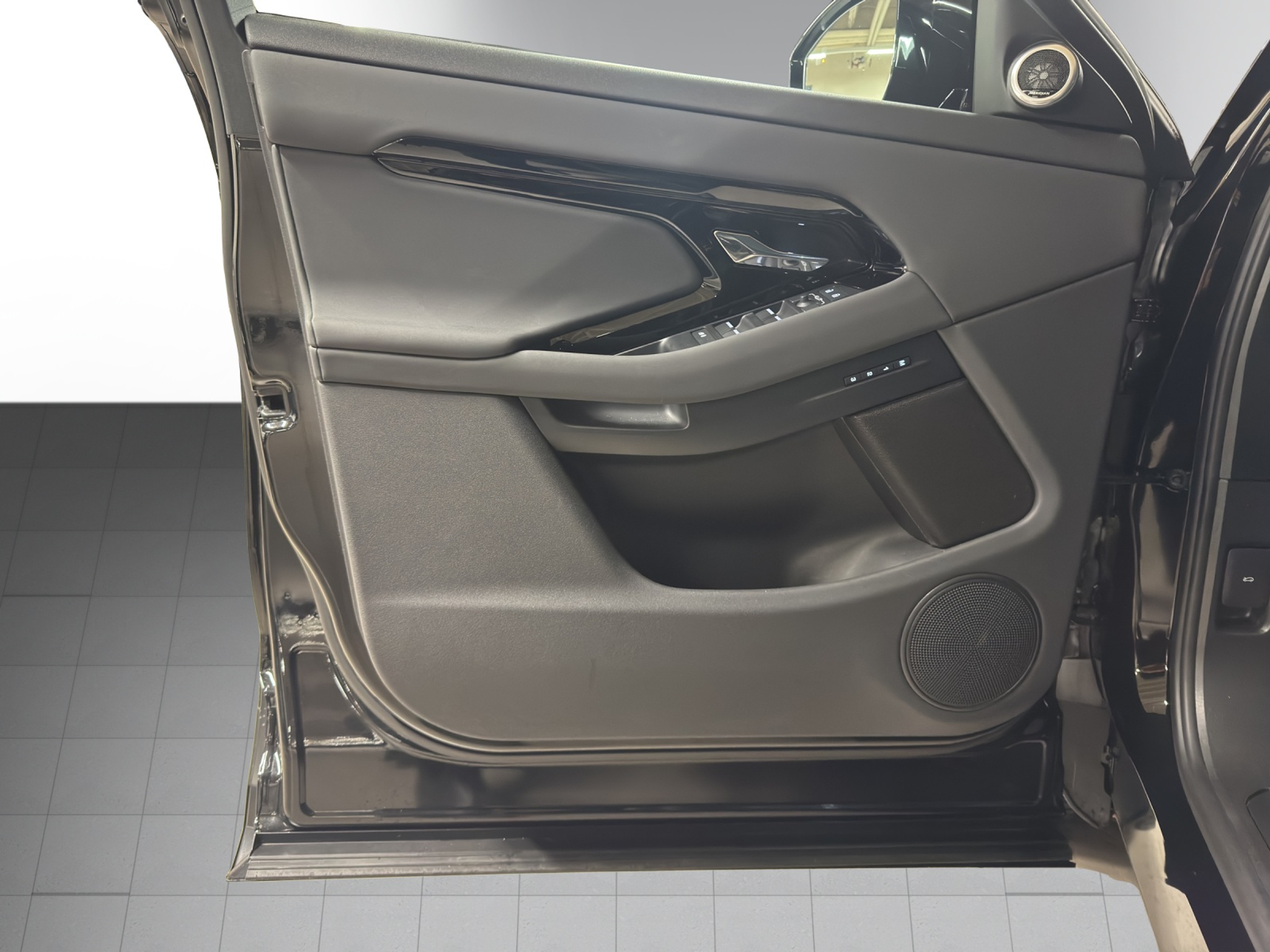 listing desktop thumbnail image 7