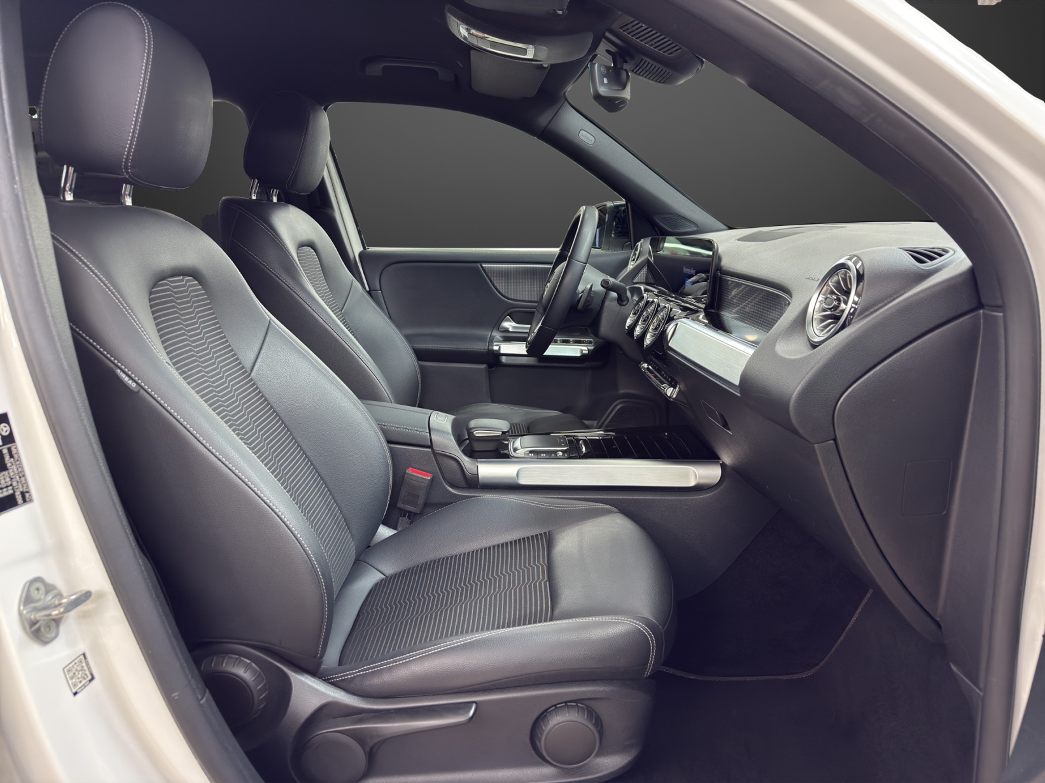 listing desktop thumbnail image 11