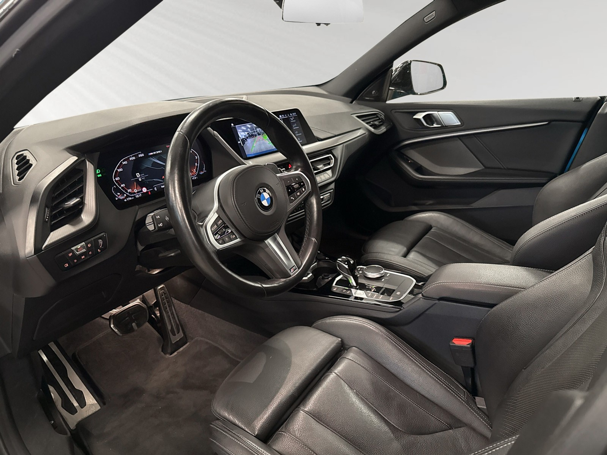 listing desktop thumbnail image 3