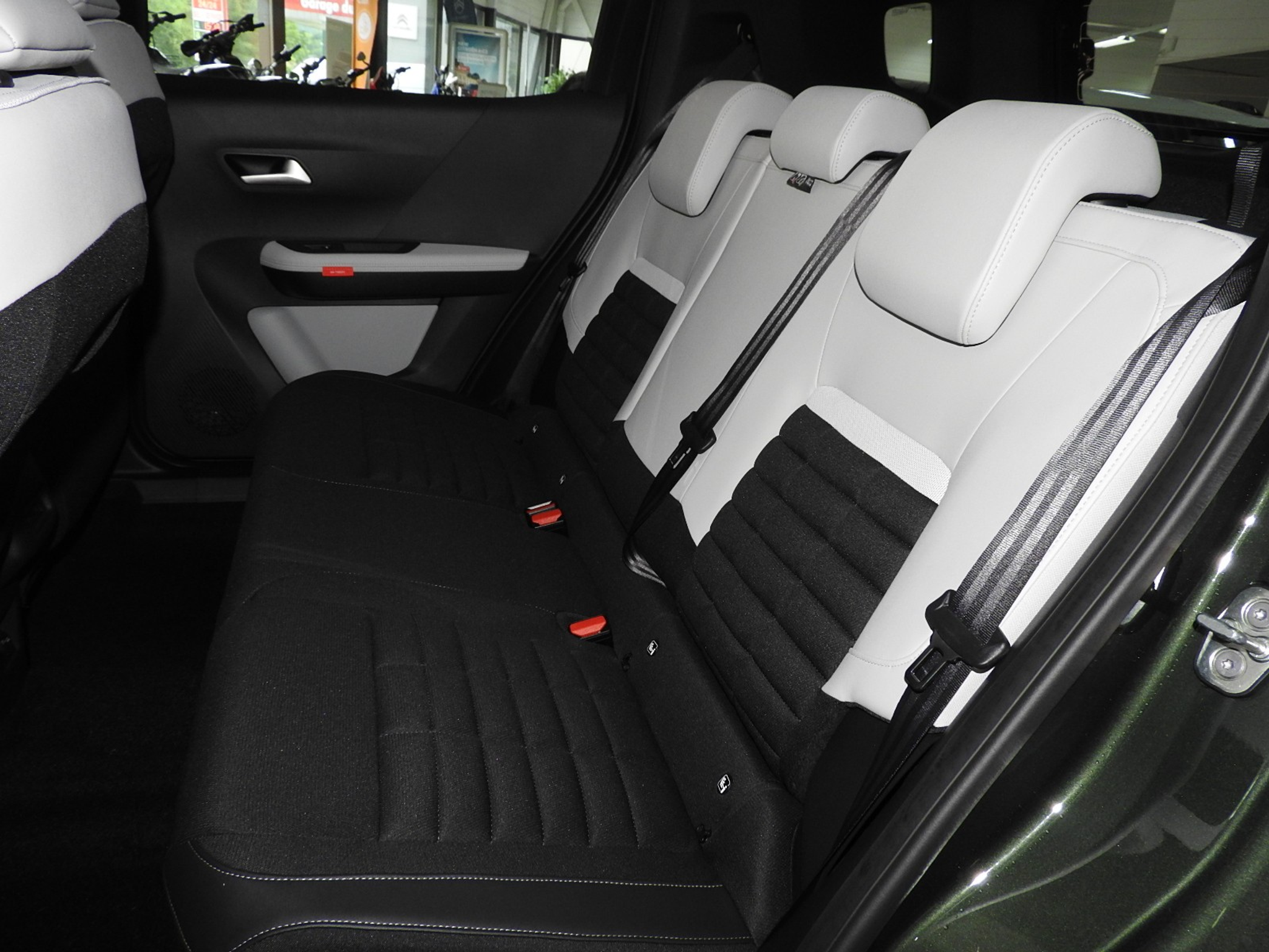 listing desktop thumbnail image 11