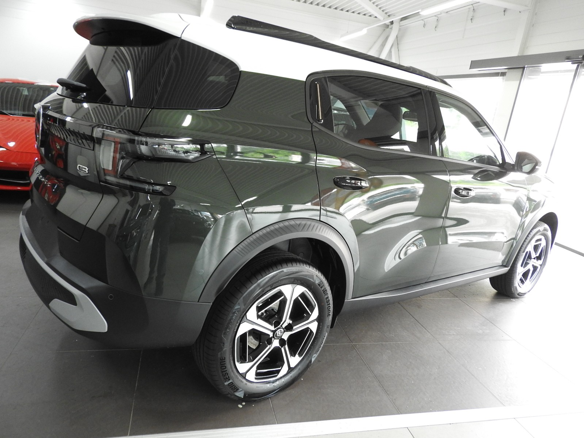 listing desktop thumbnail image 3