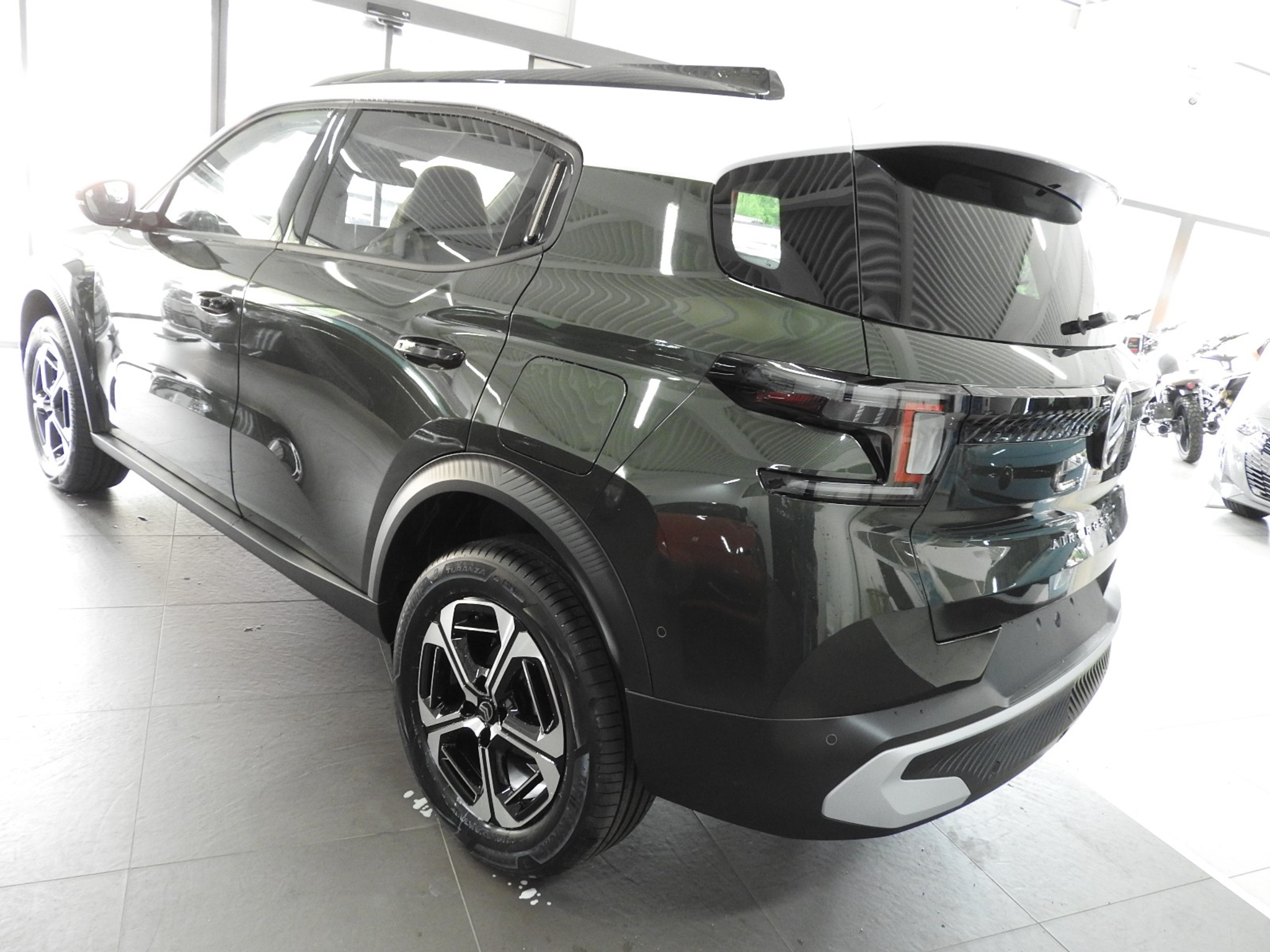 listing desktop thumbnail image 4