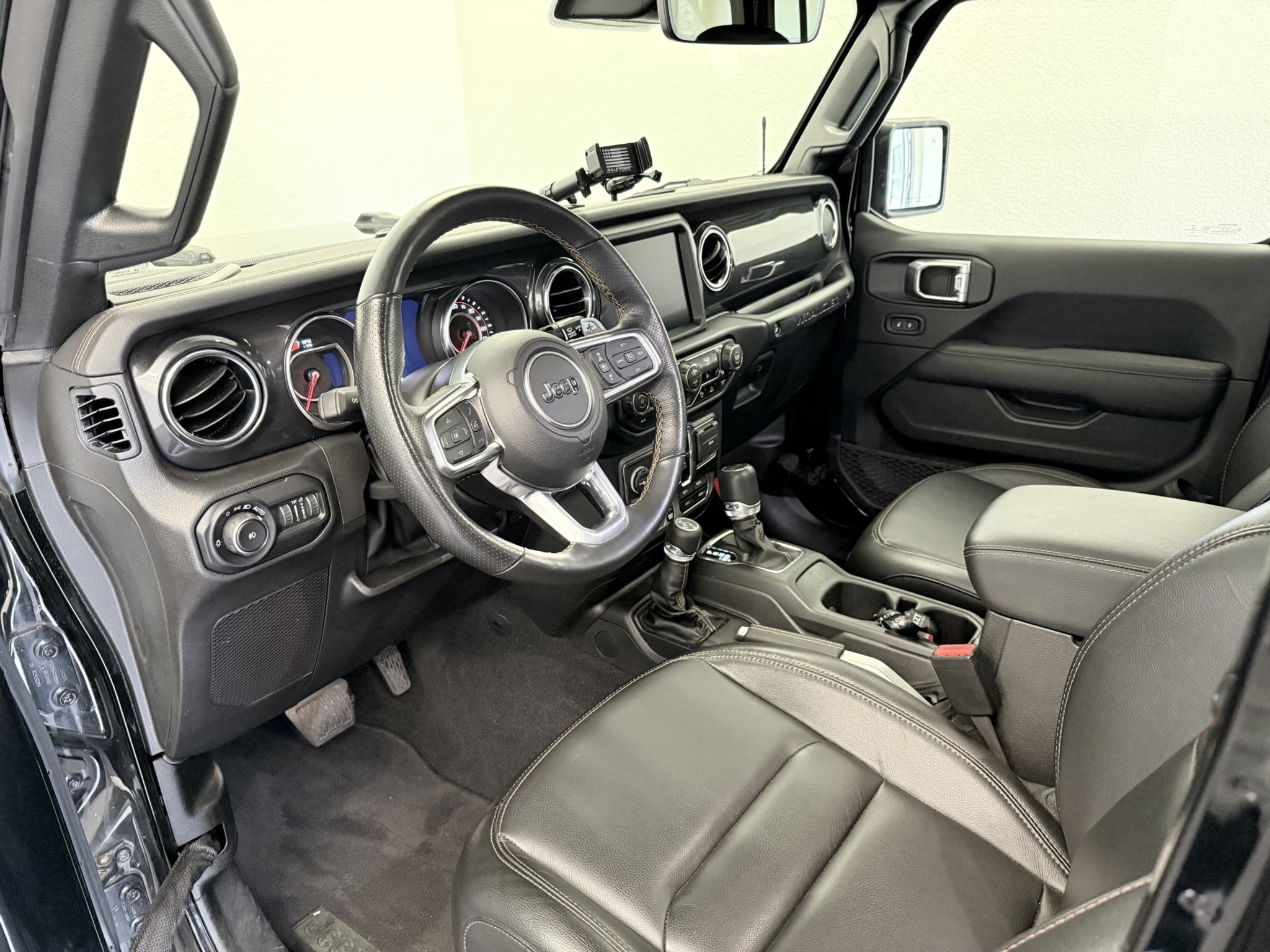 listing desktop thumbnail image 17