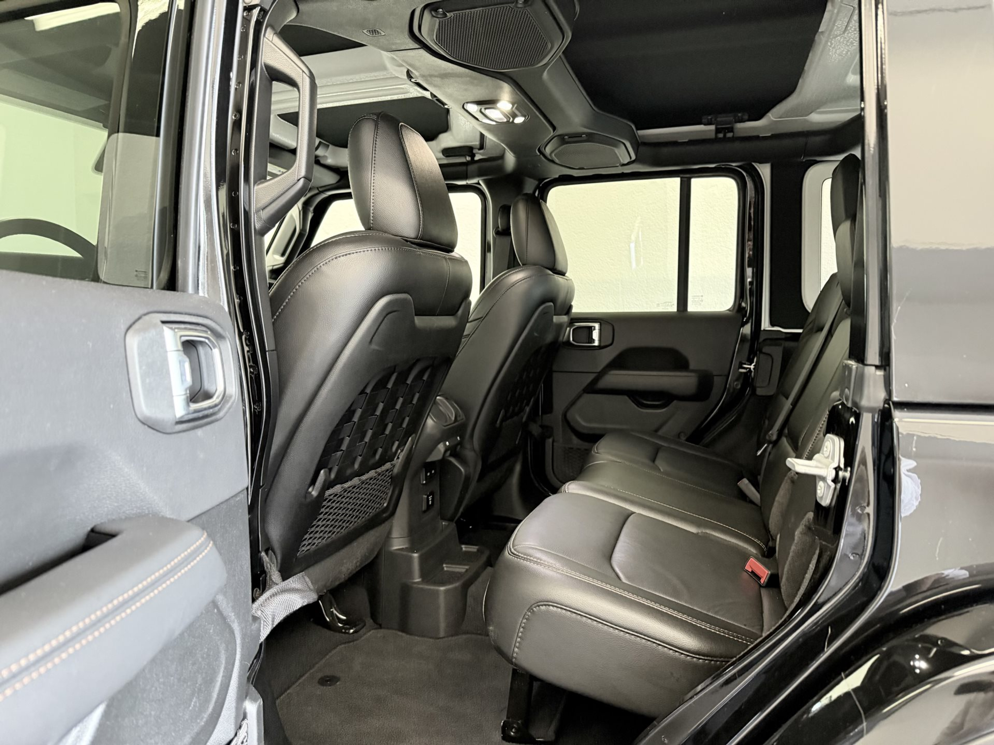 listing desktop thumbnail image 21