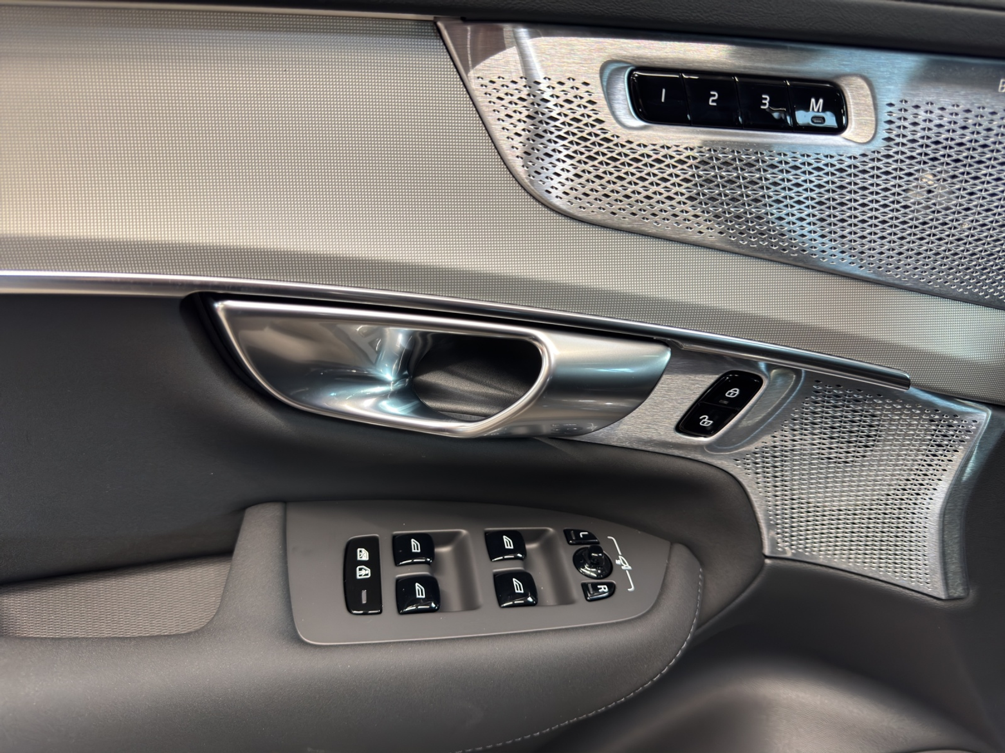 listing desktop thumbnail image 15