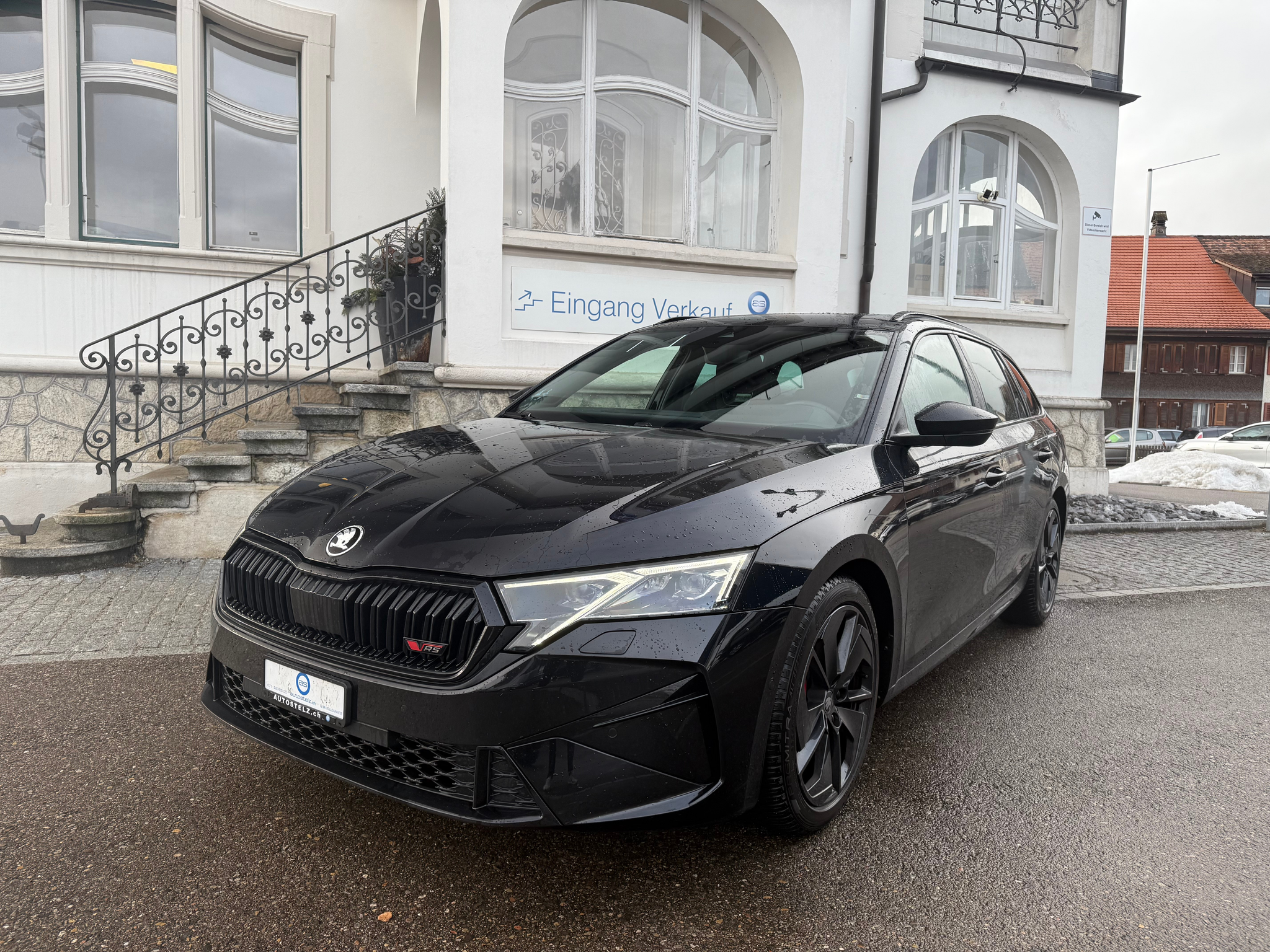 listing desktop thumbnail image 1