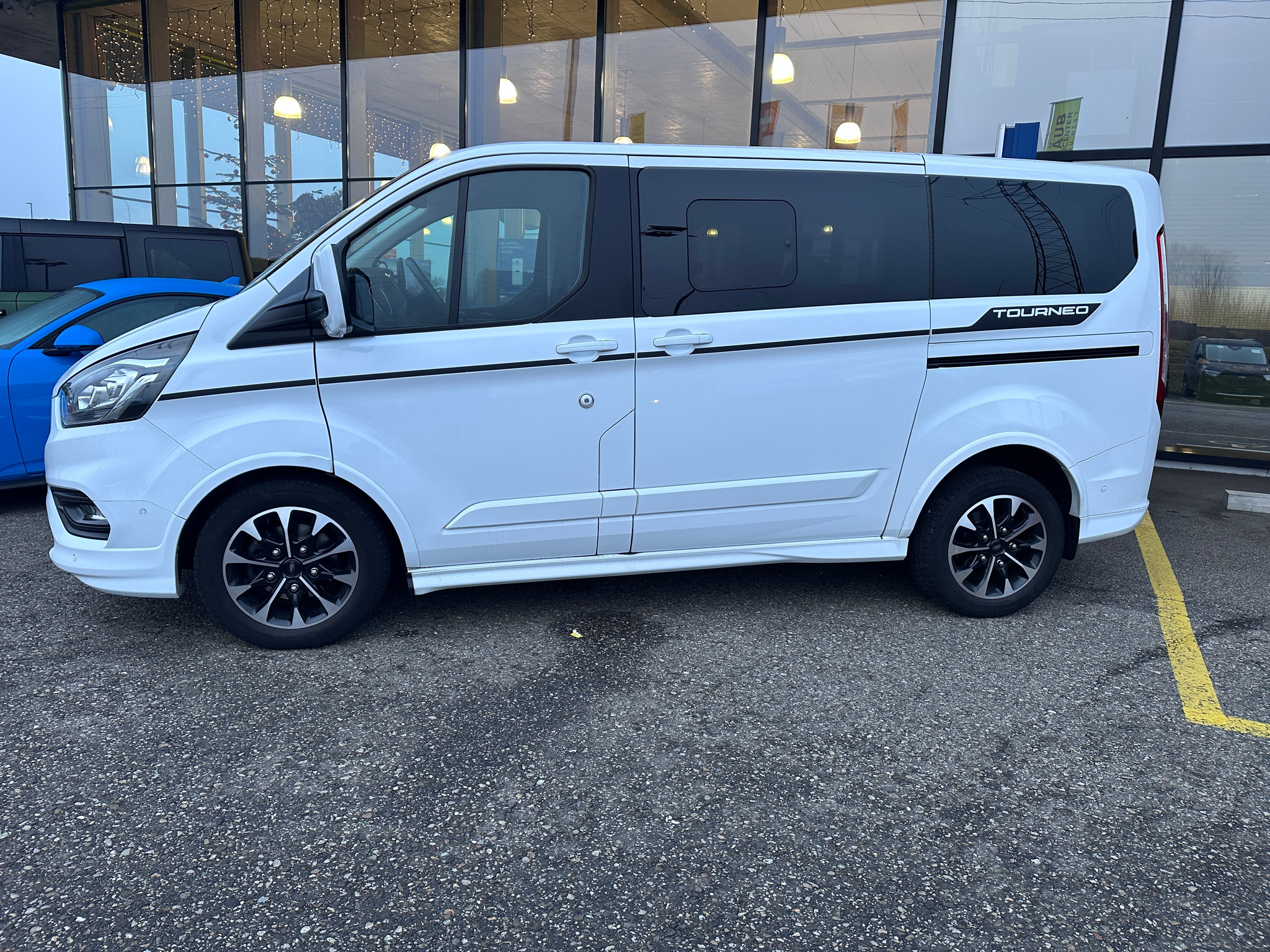 listing desktop thumbnail image 3