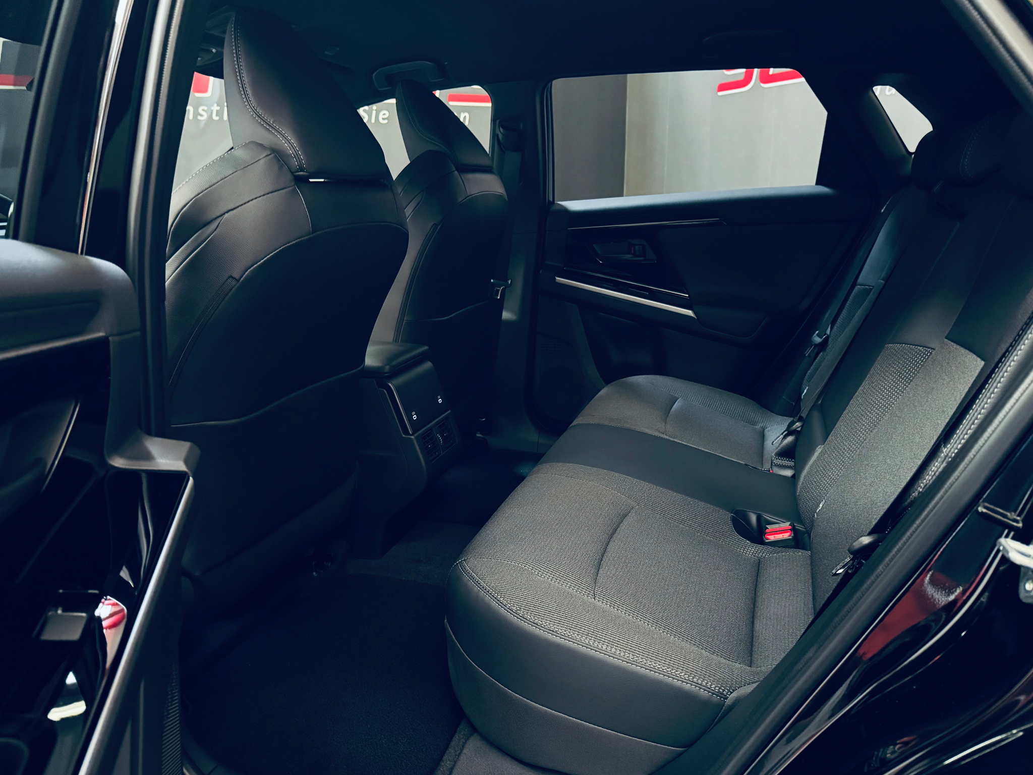 listing desktop thumbnail image 17