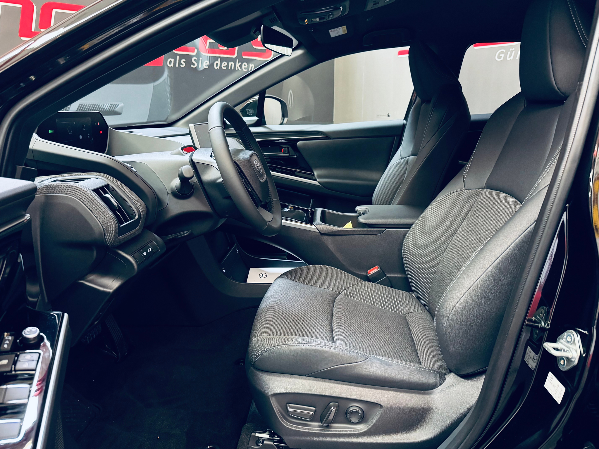 listing desktop thumbnail image 11