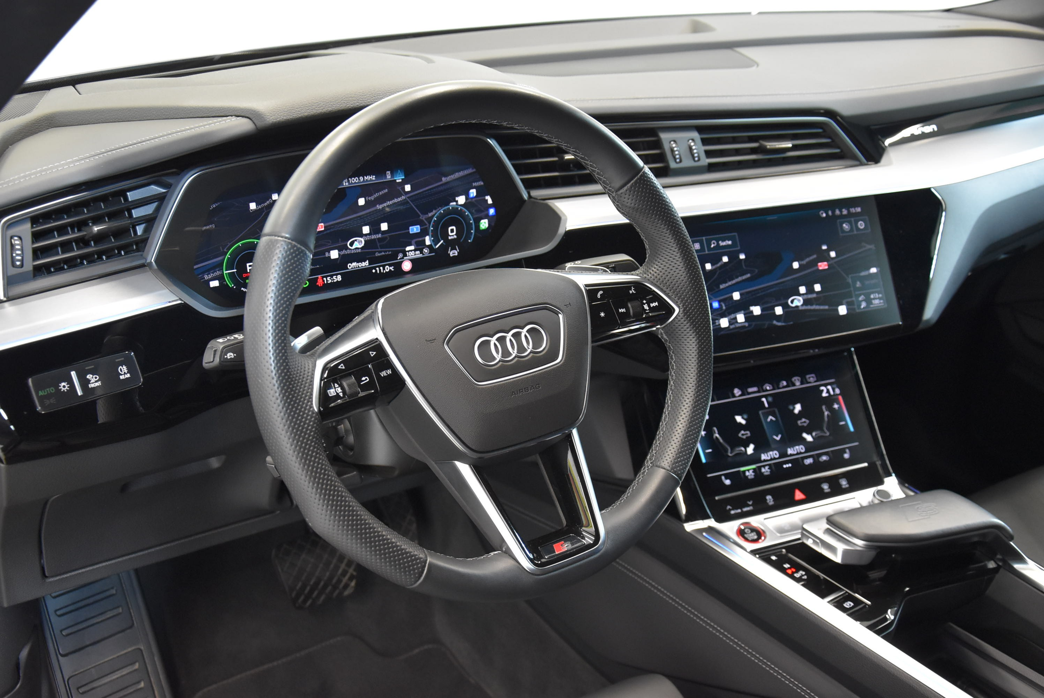 listing desktop thumbnail image 4