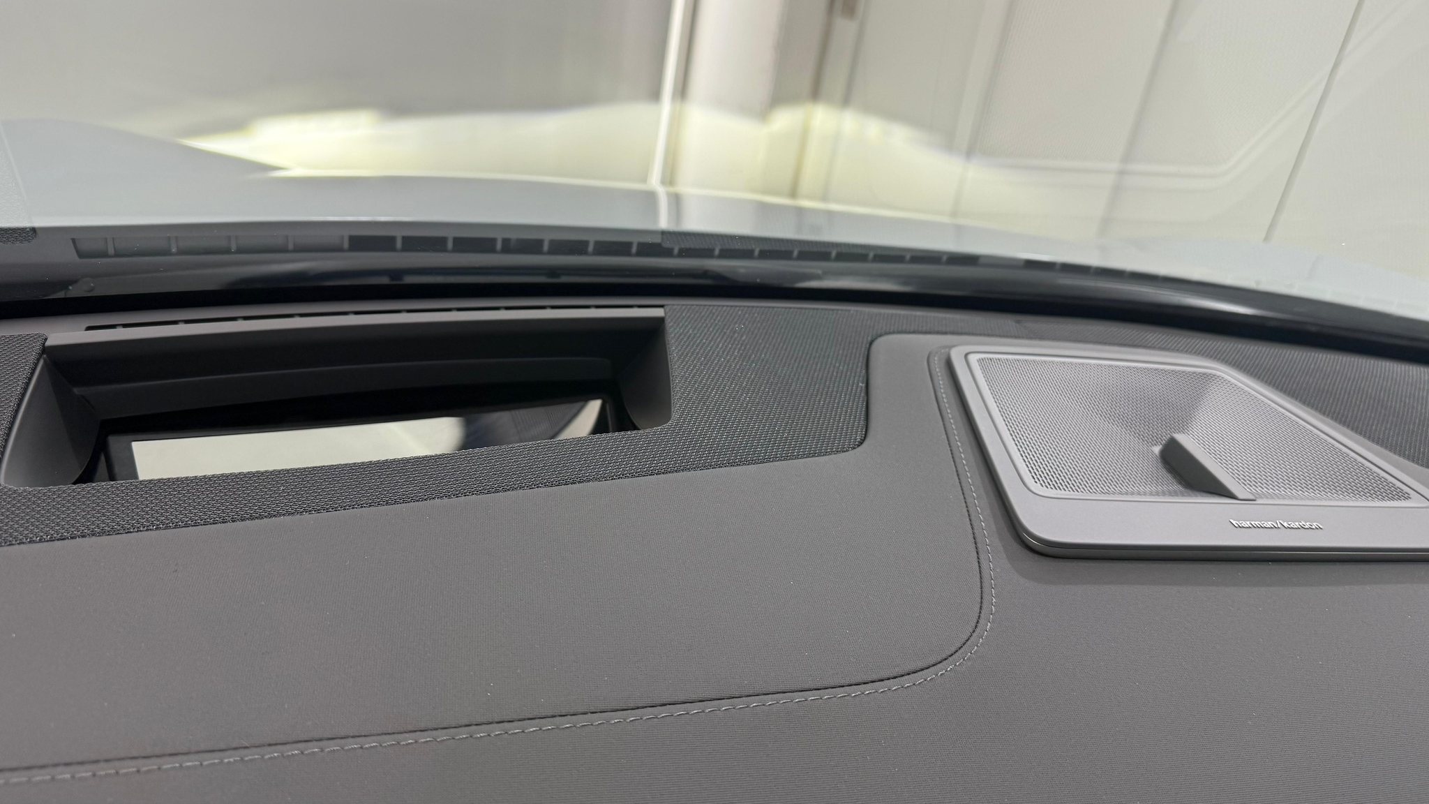 listing desktop thumbnail image 11