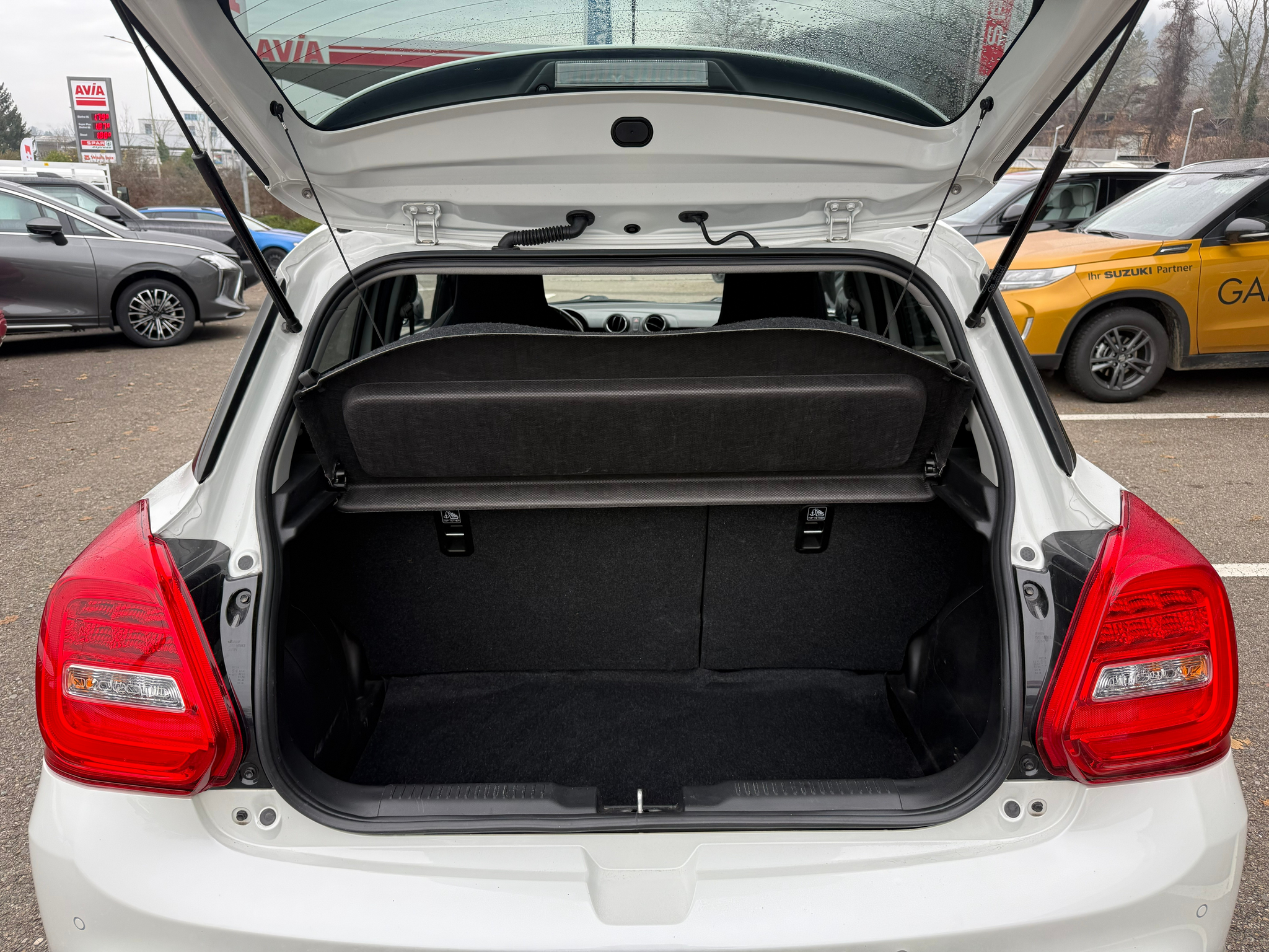 listing desktop thumbnail image 23