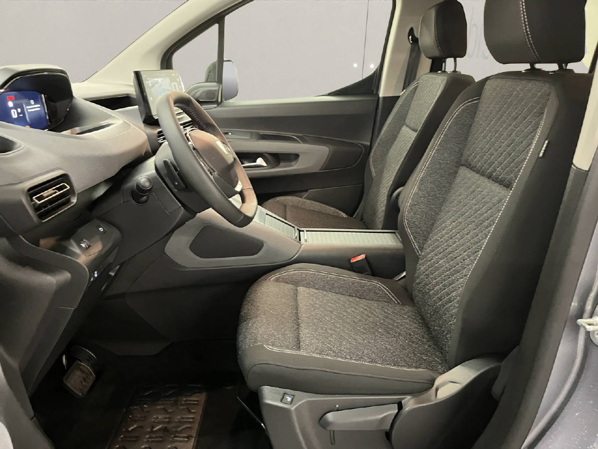 listing desktop thumbnail image 4