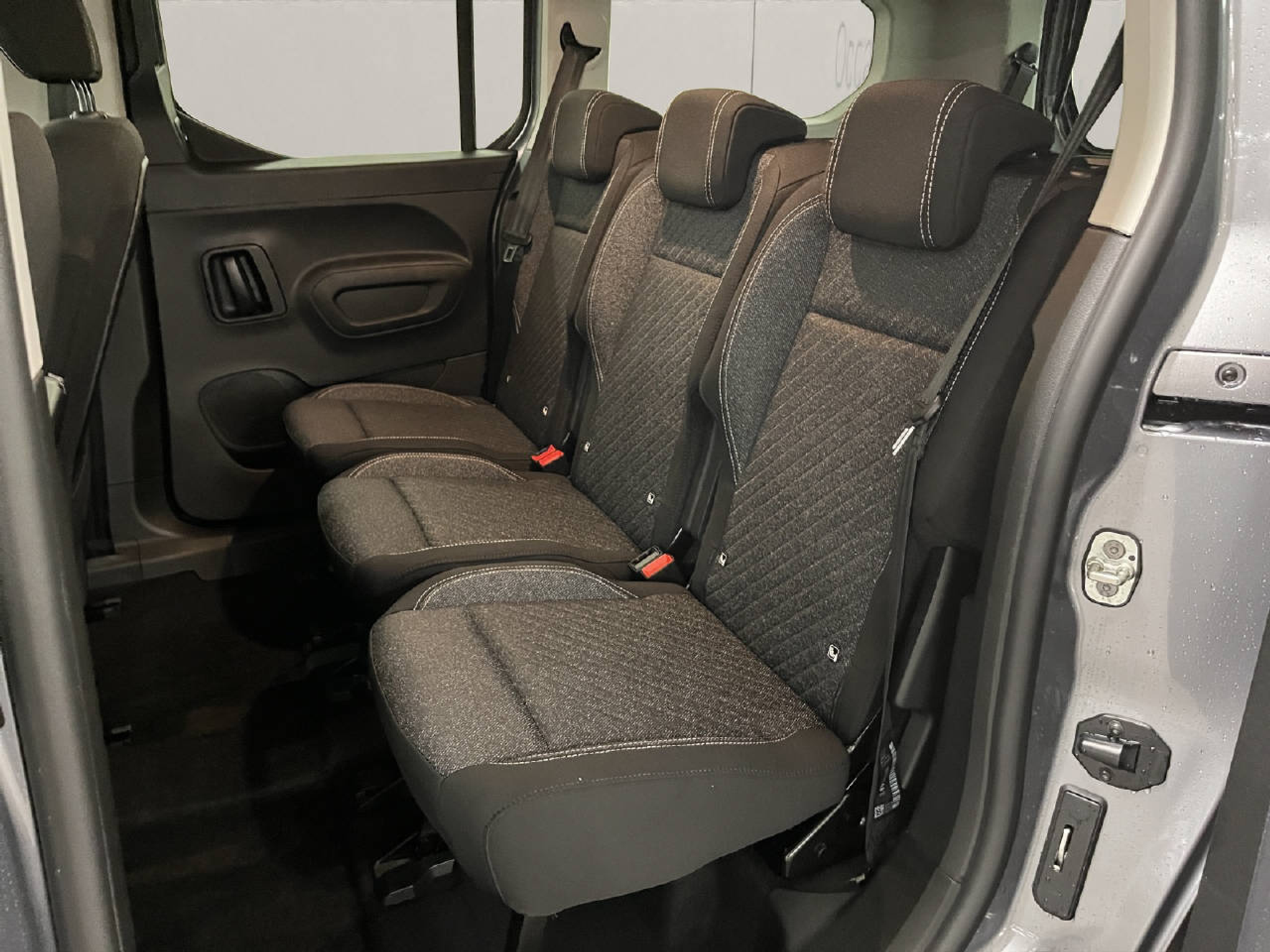 listing desktop thumbnail image 10