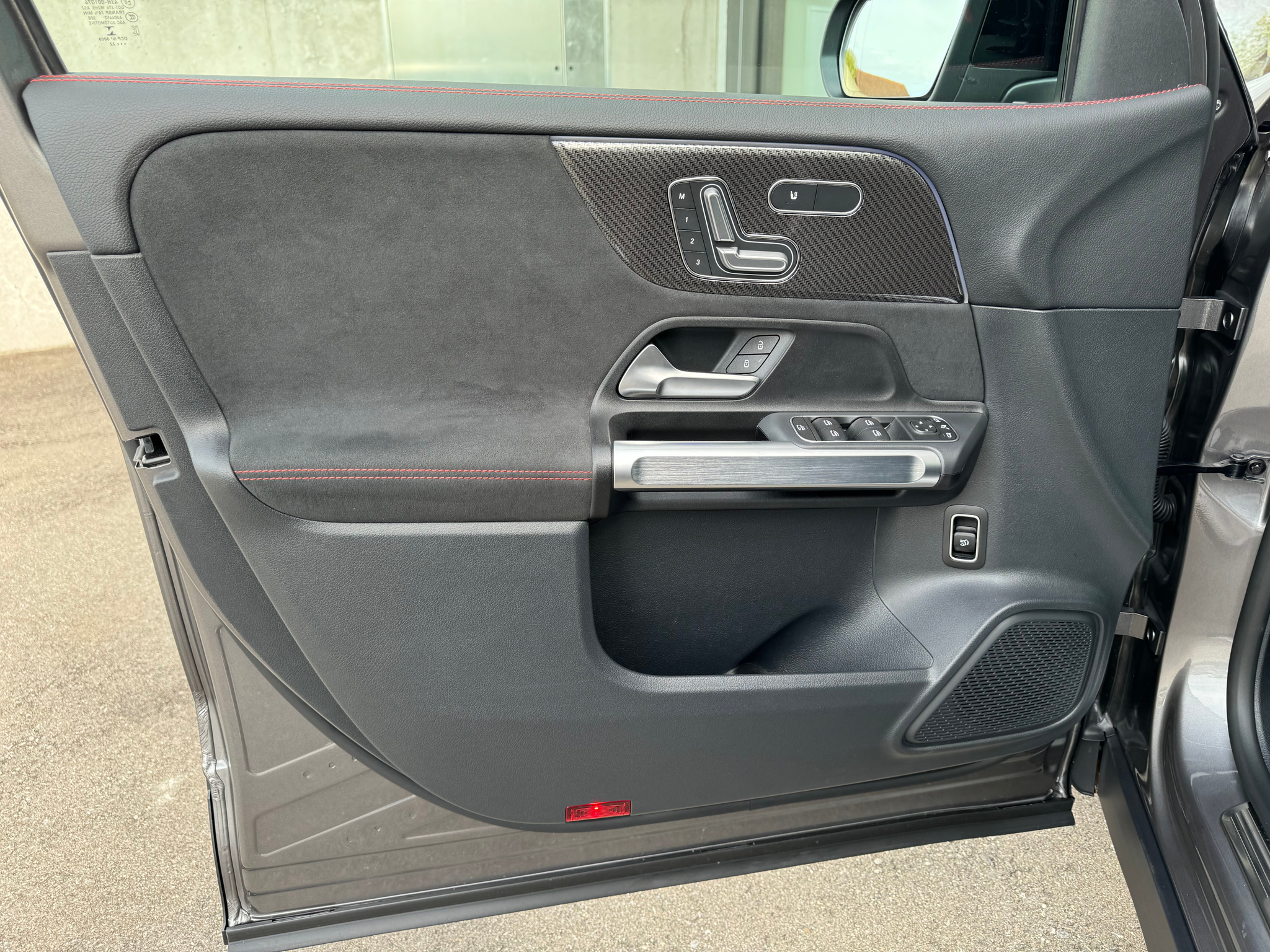 listing desktop thumbnail image 12