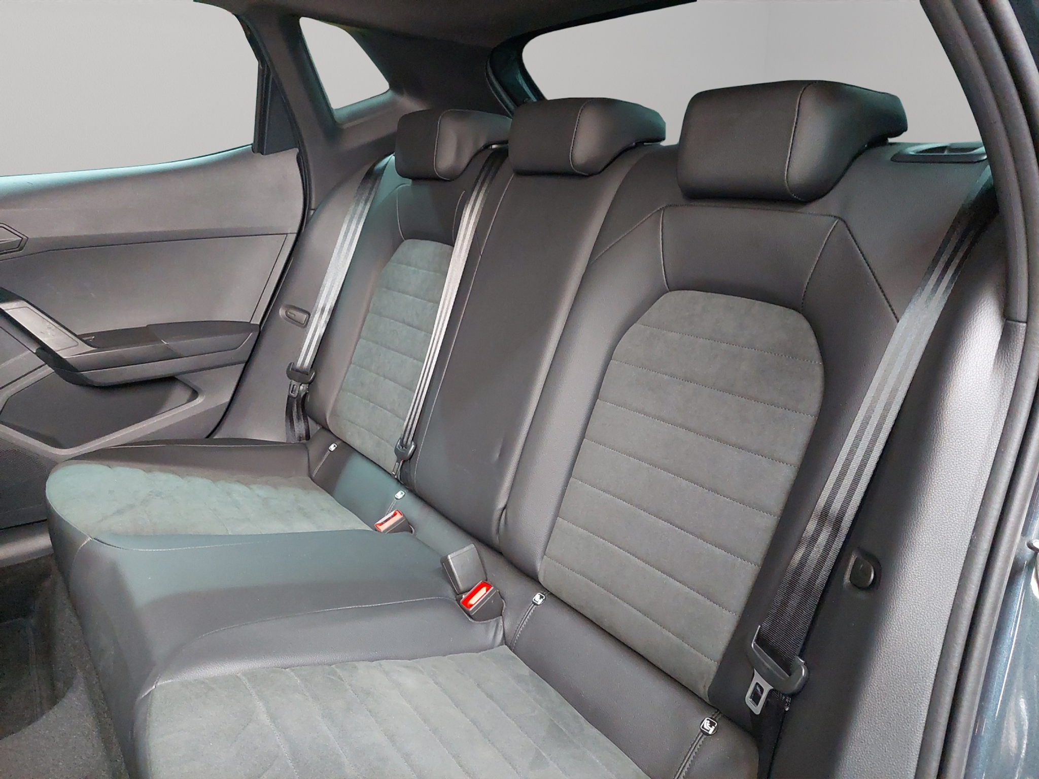 listing desktop thumbnail image 7