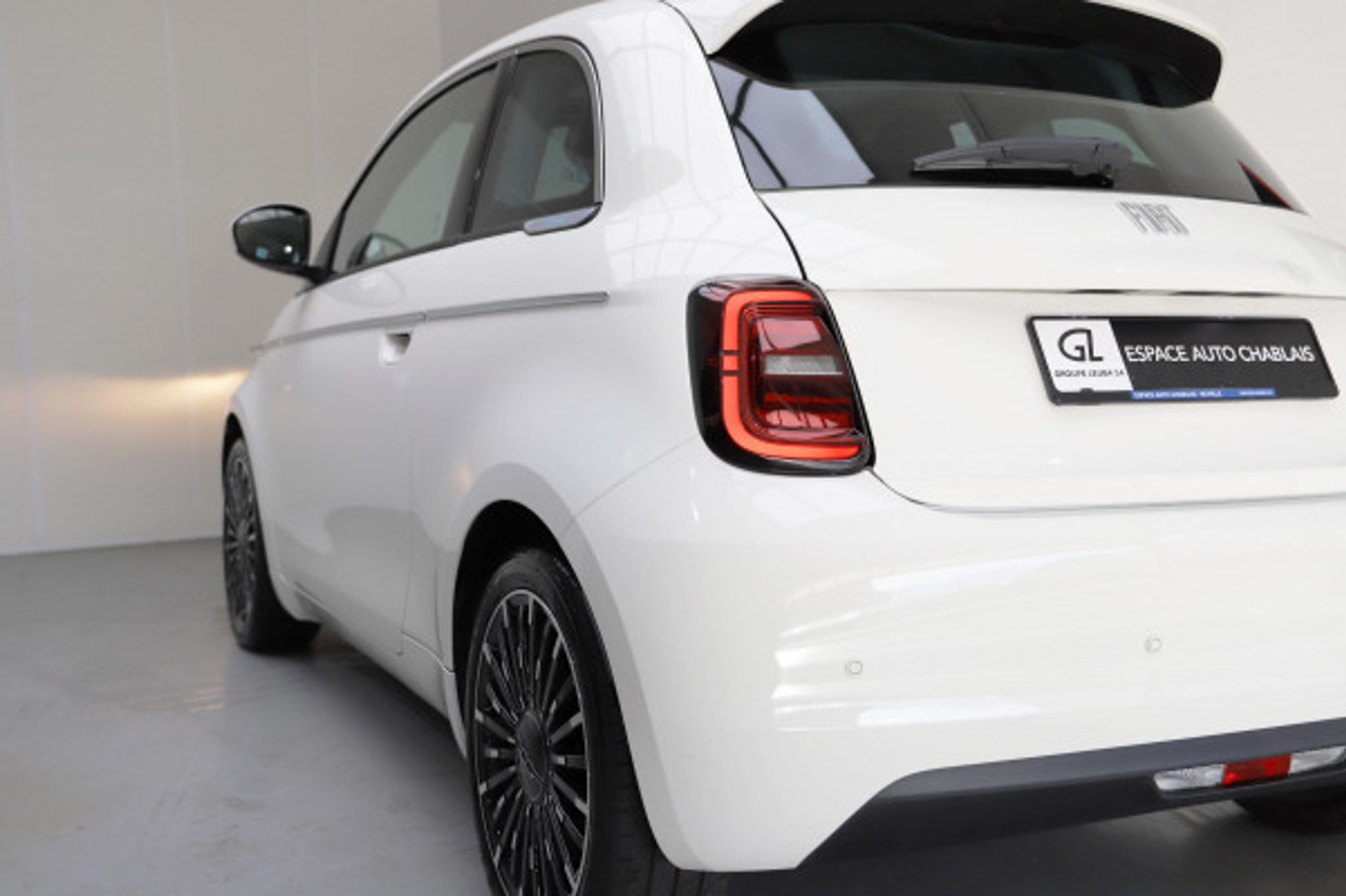 listing desktop thumbnail image 3