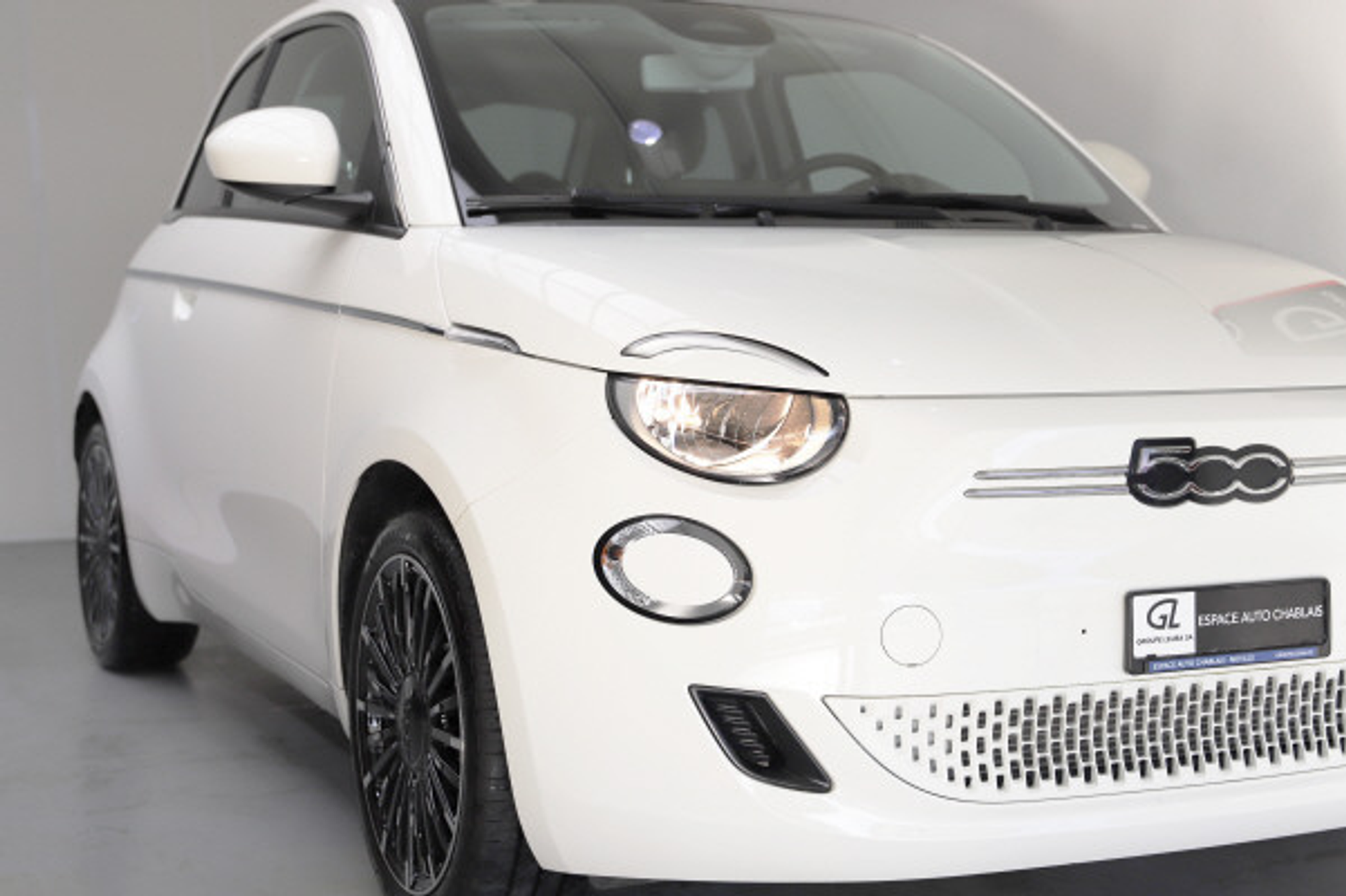 listing desktop thumbnail image 1