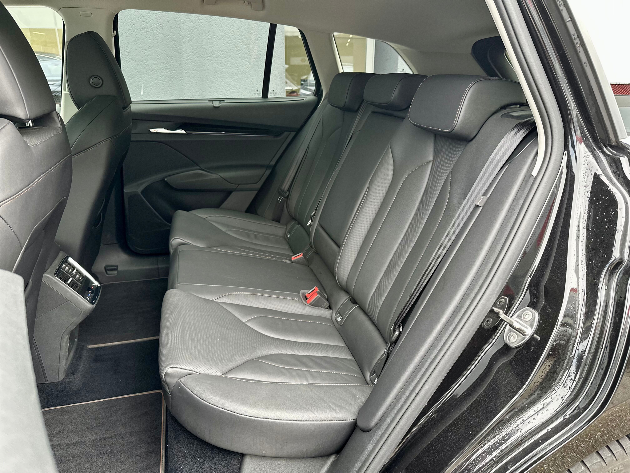 listing desktop thumbnail image 8