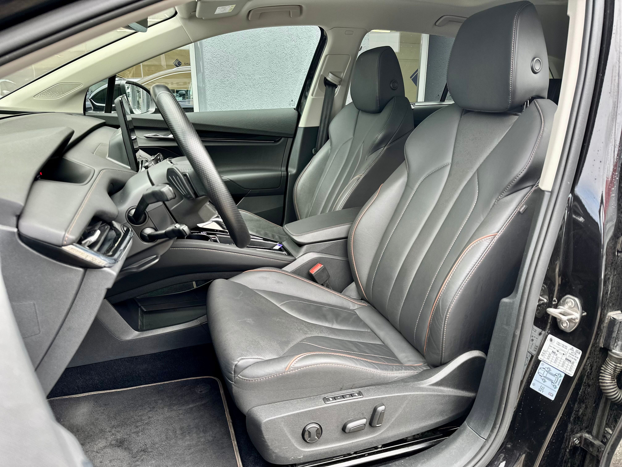 listing desktop thumbnail image 4