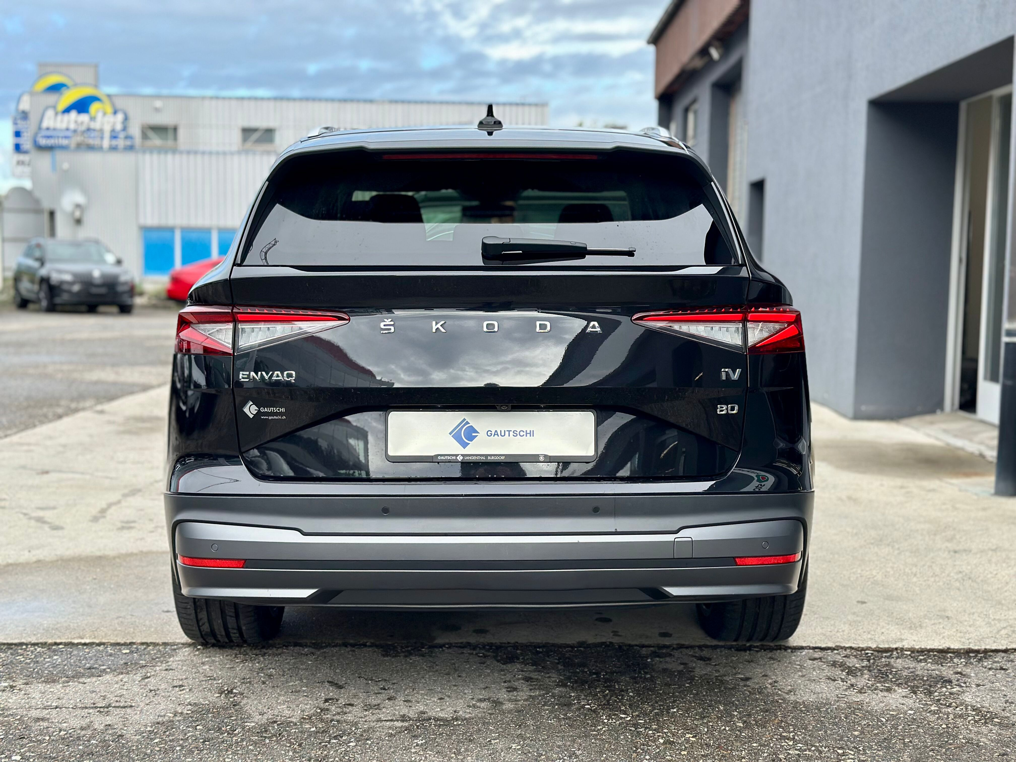 listing desktop thumbnail image 3