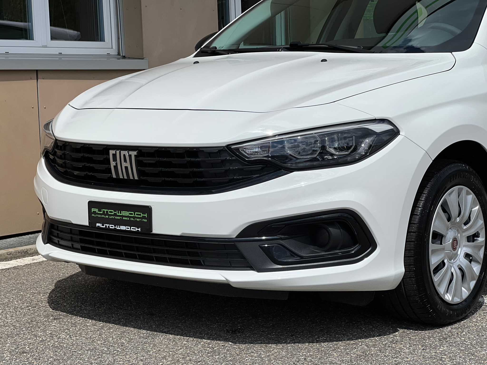 listing desktop thumbnail image 9