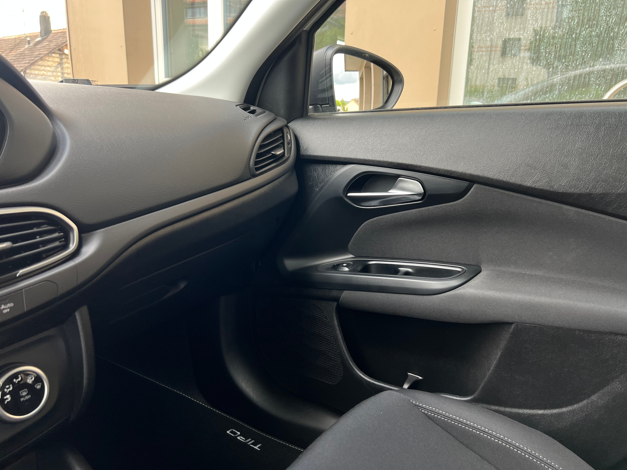 listing desktop thumbnail image 19