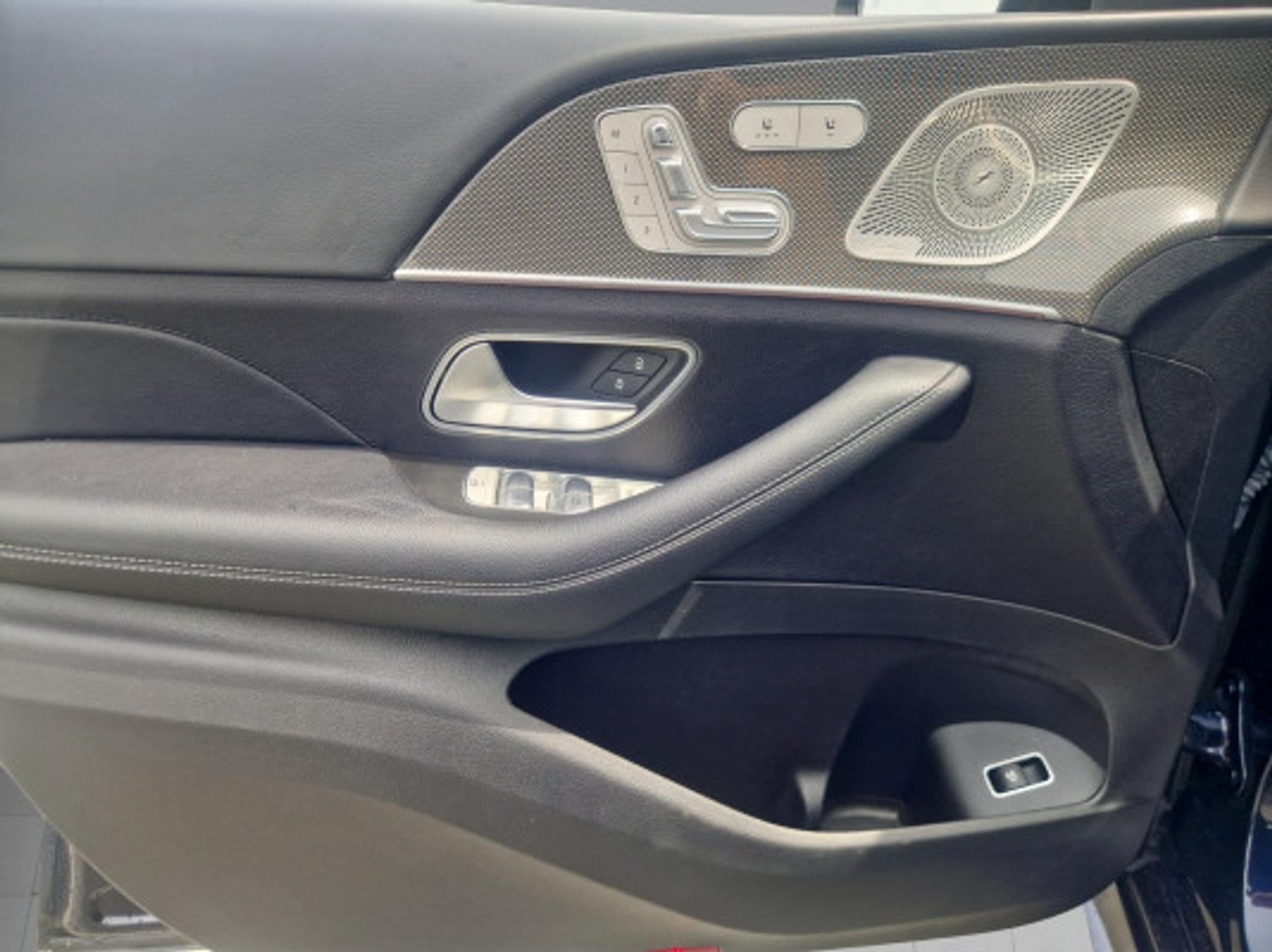 listing desktop thumbnail image 12