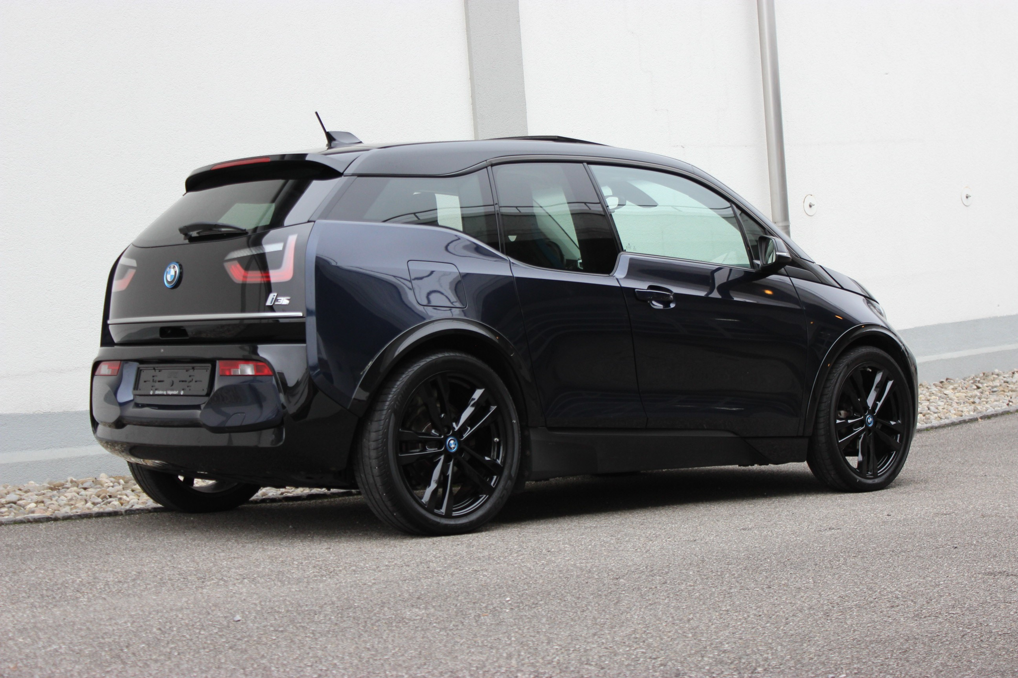 listing desktop thumbnail image 2