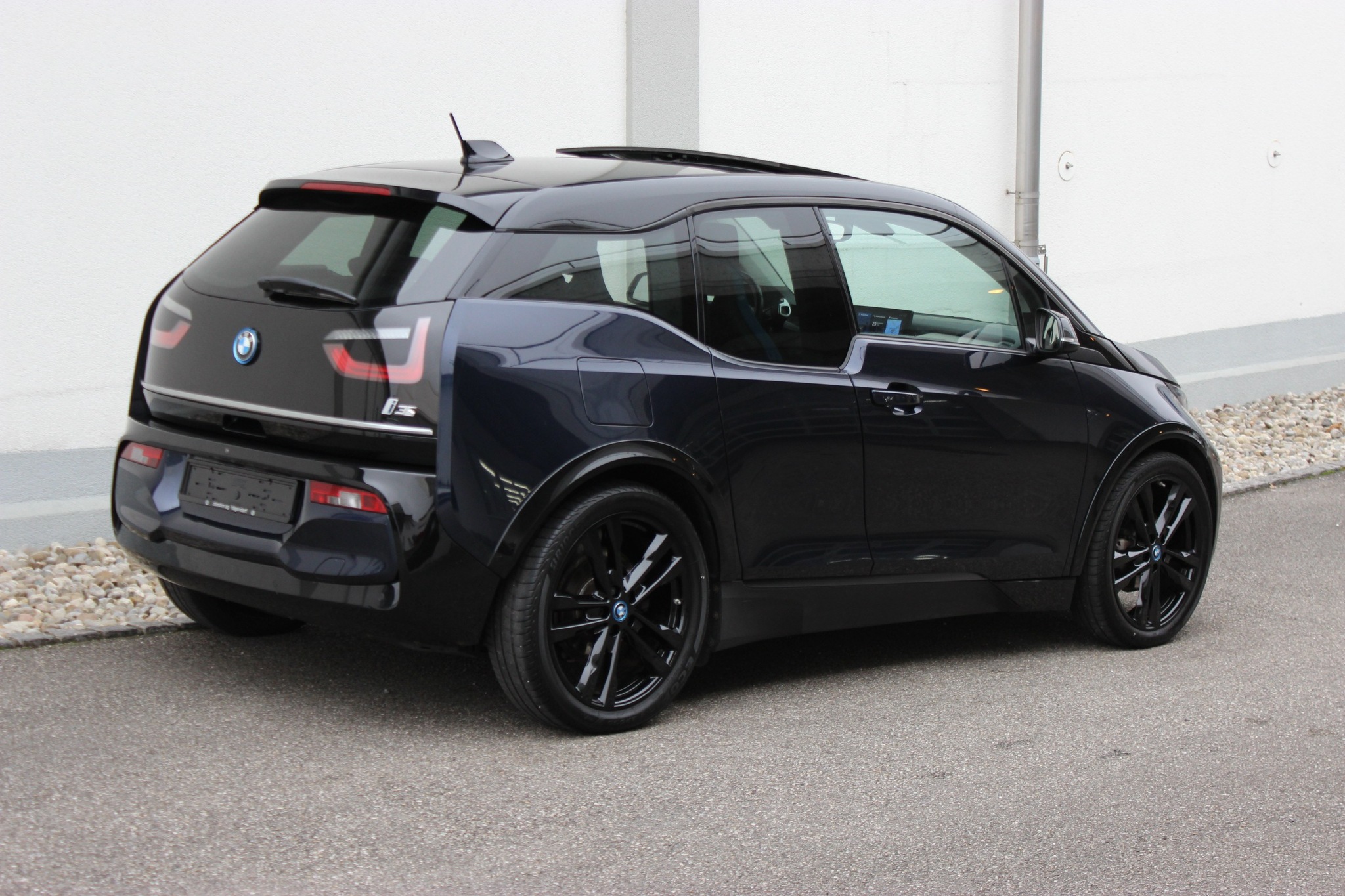 listing desktop thumbnail image 11