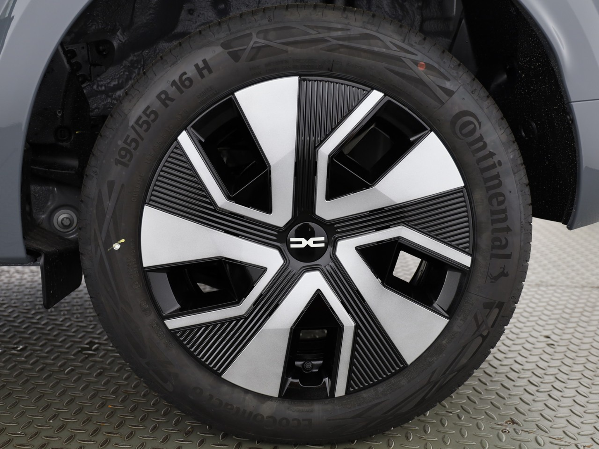 listing desktop thumbnail image 3