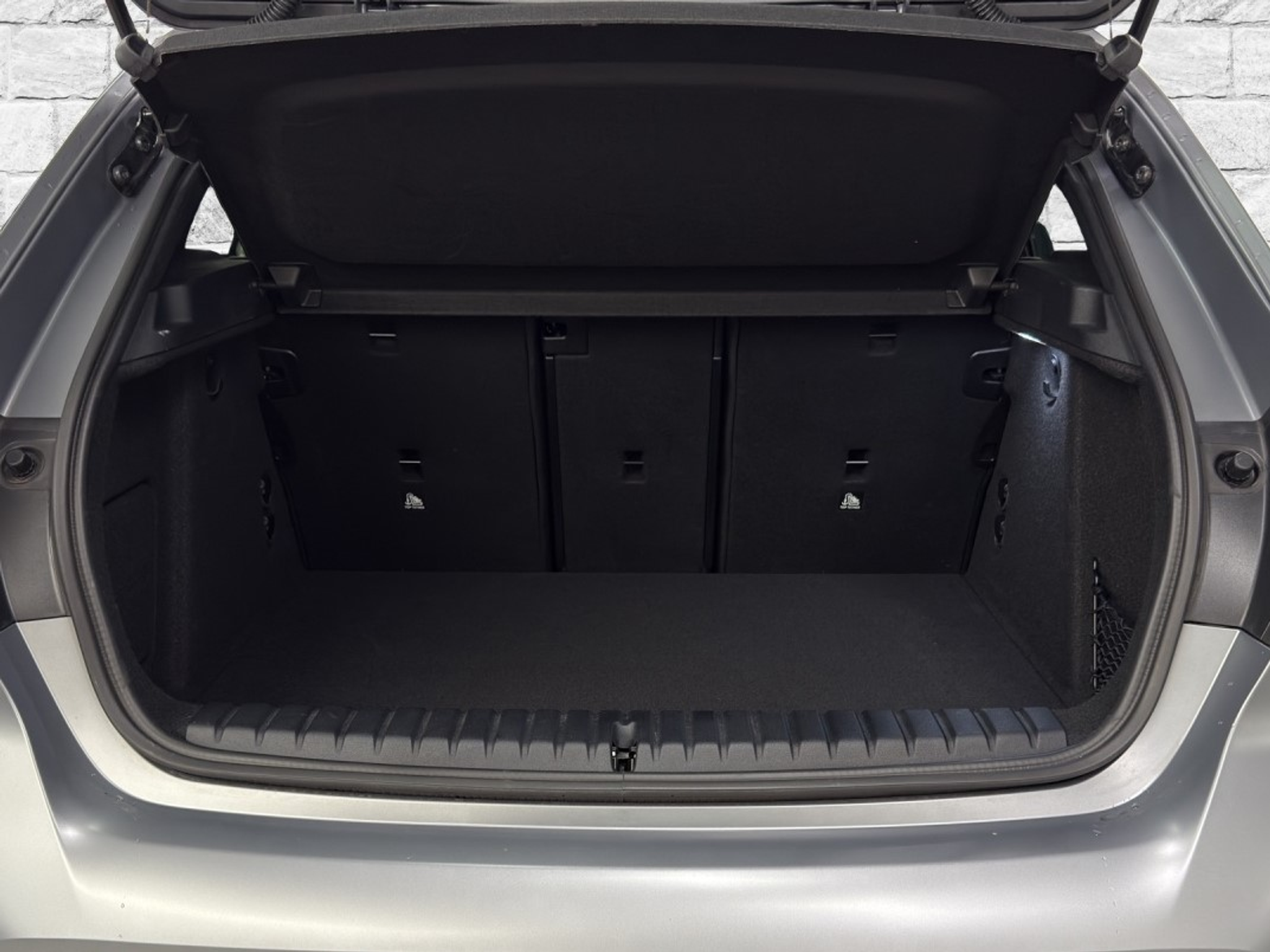 listing desktop thumbnail image 16