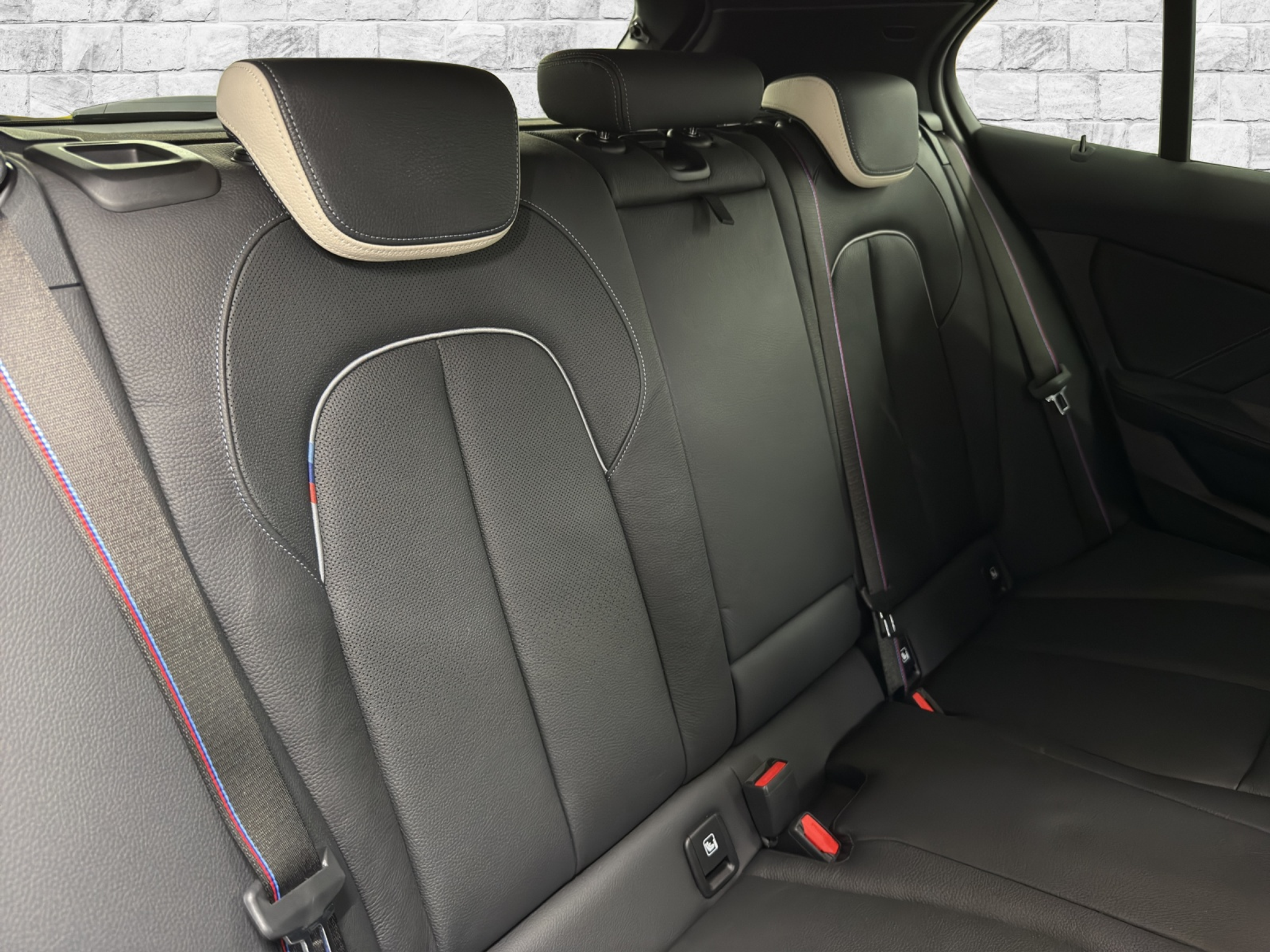 listing desktop thumbnail image 15