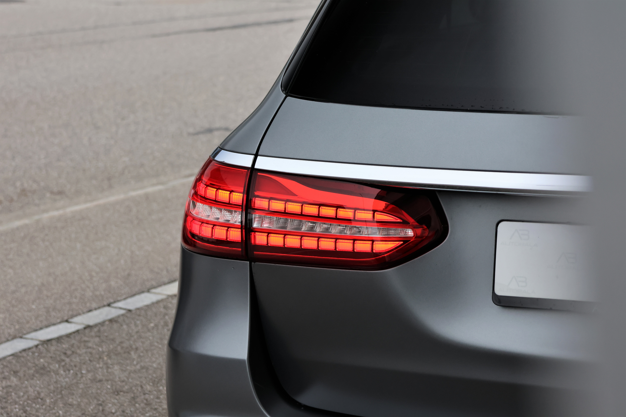 listing desktop thumbnail image 4