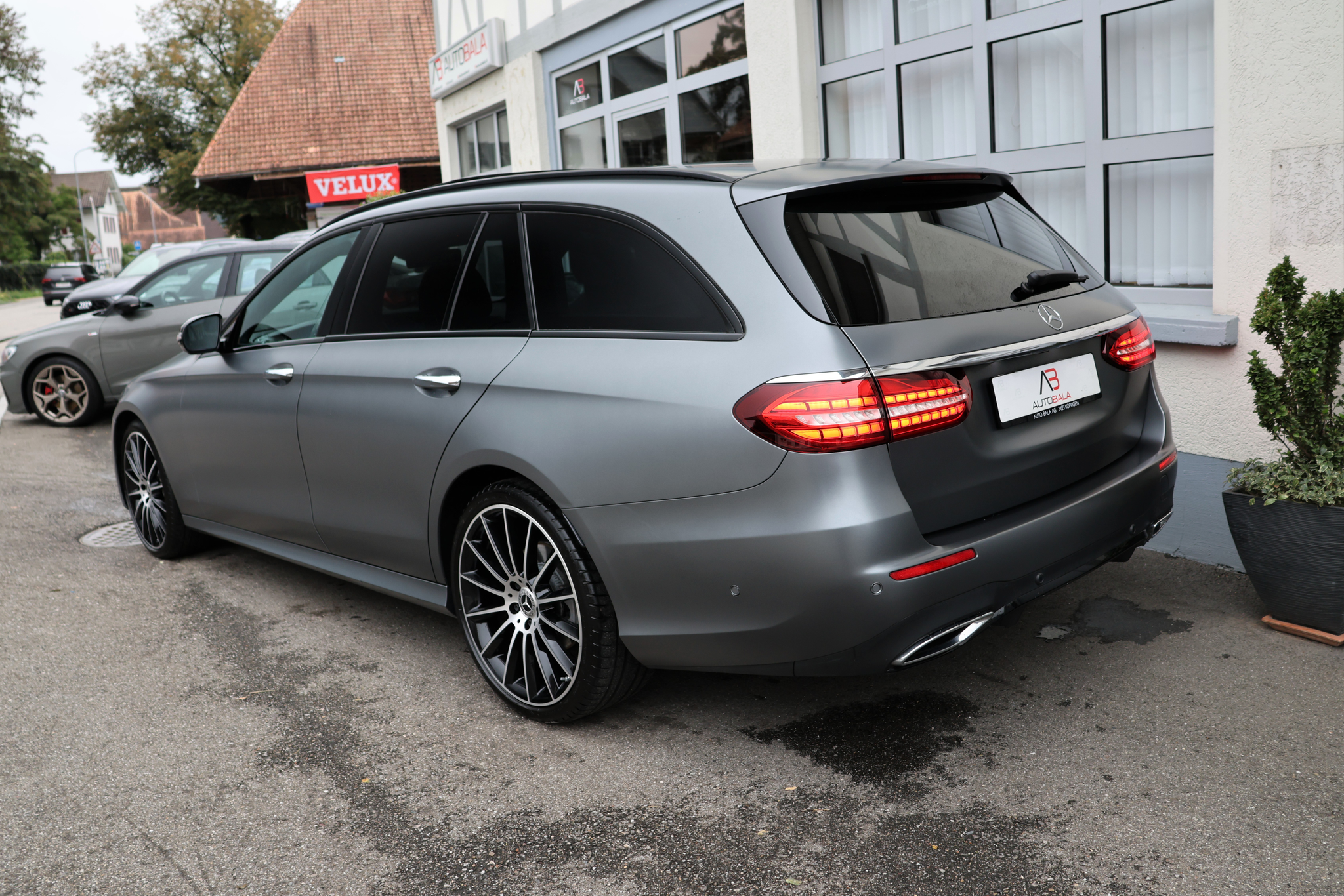 listing desktop thumbnail image 5