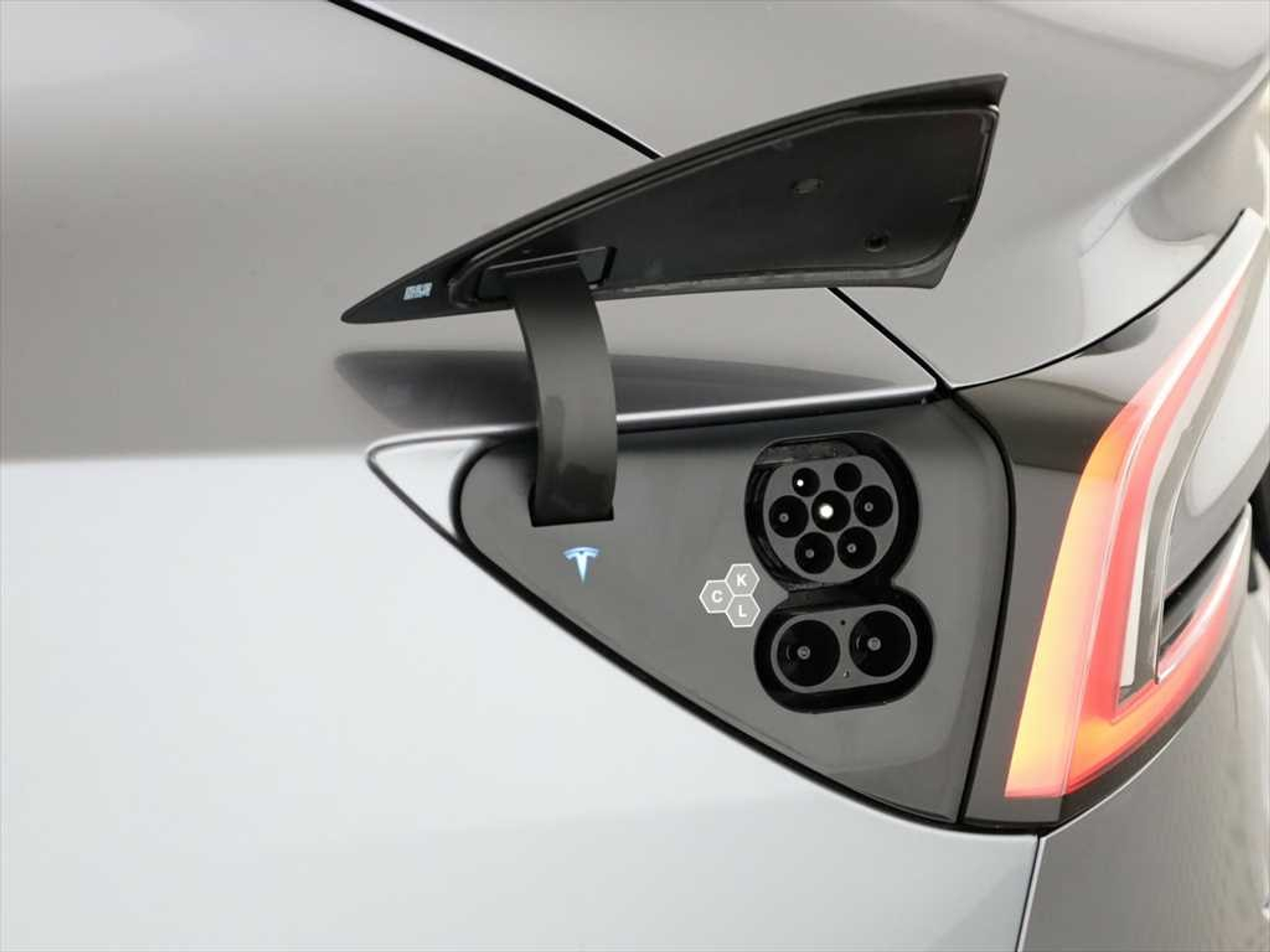 listing desktop thumbnail image 12