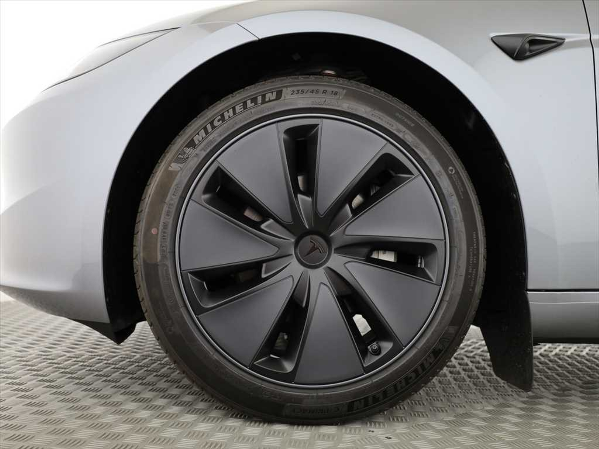 listing desktop thumbnail image 4