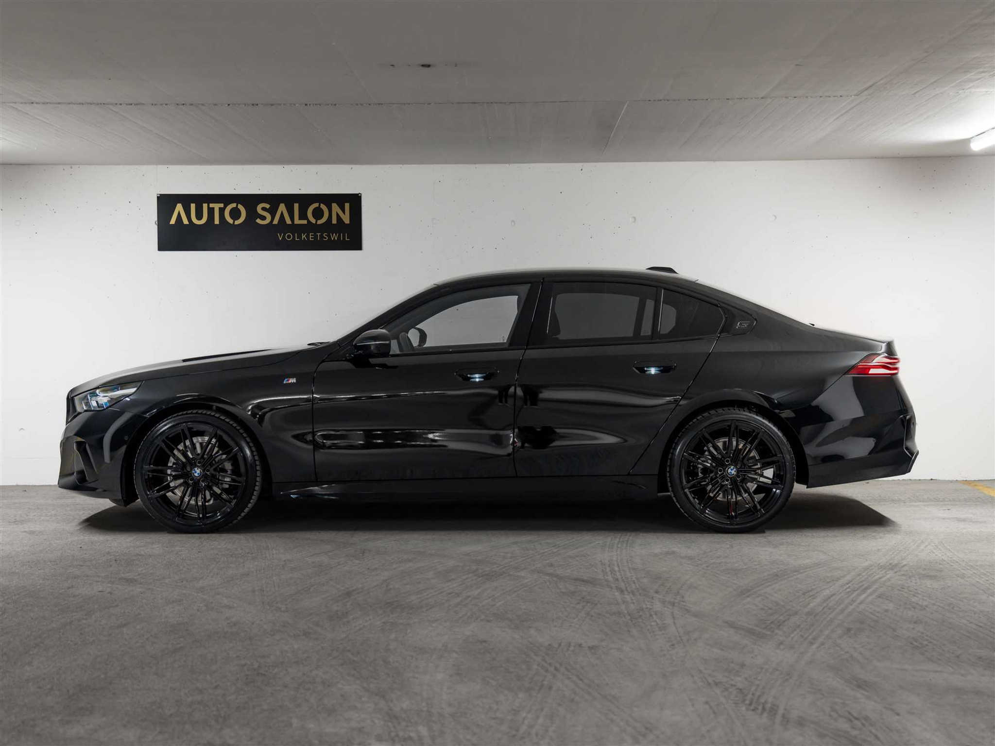 listing desktop thumbnail image 1