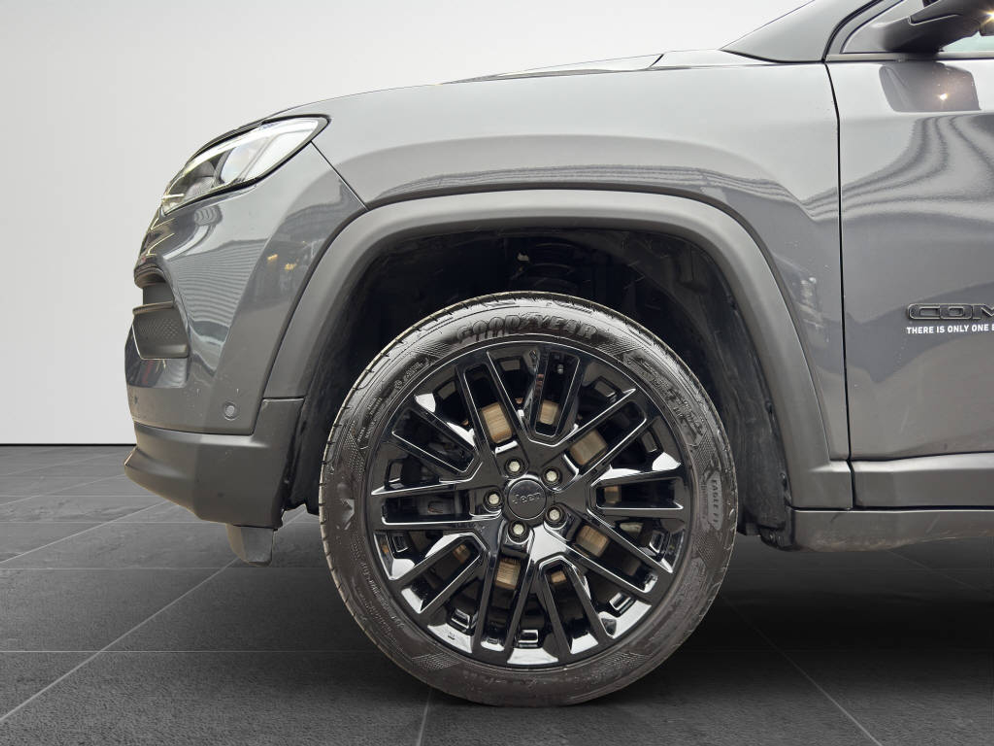 listing desktop thumbnail image 18