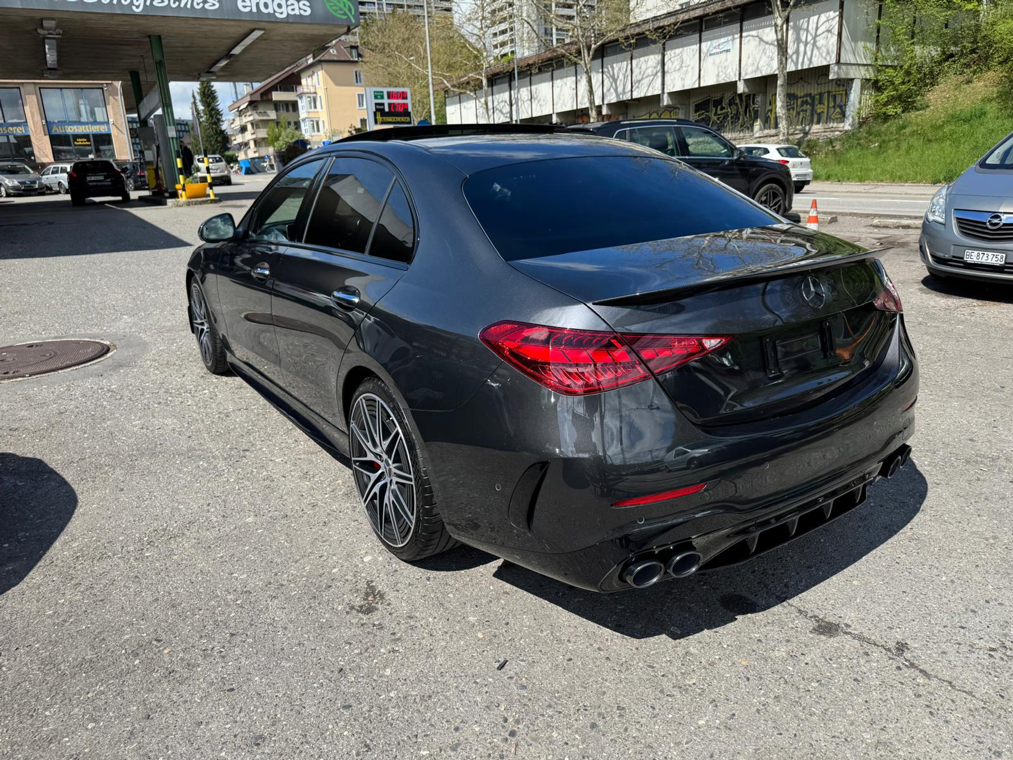 listing desktop thumbnail image 6