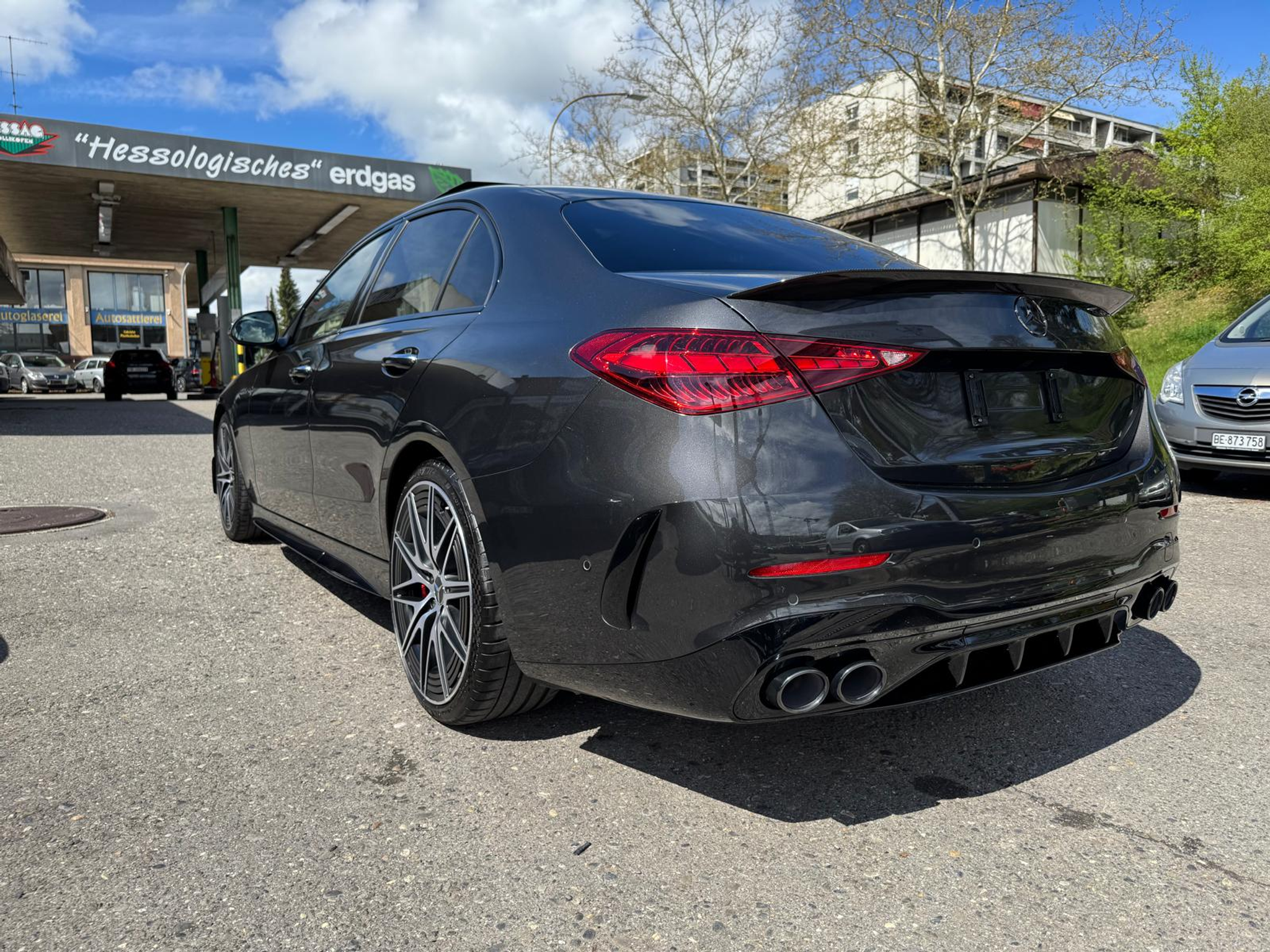 listing desktop thumbnail image 1