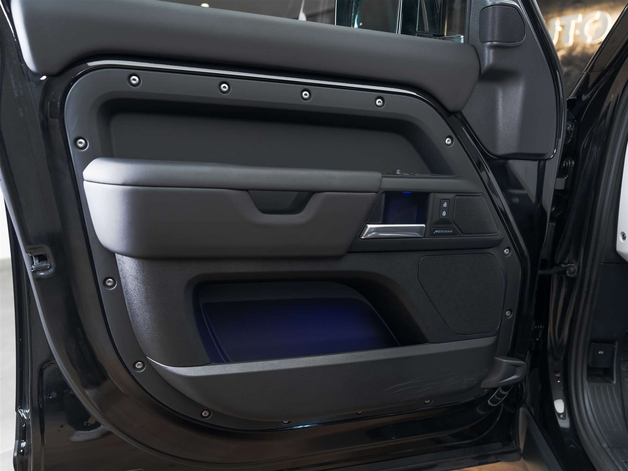 listing desktop thumbnail image 25