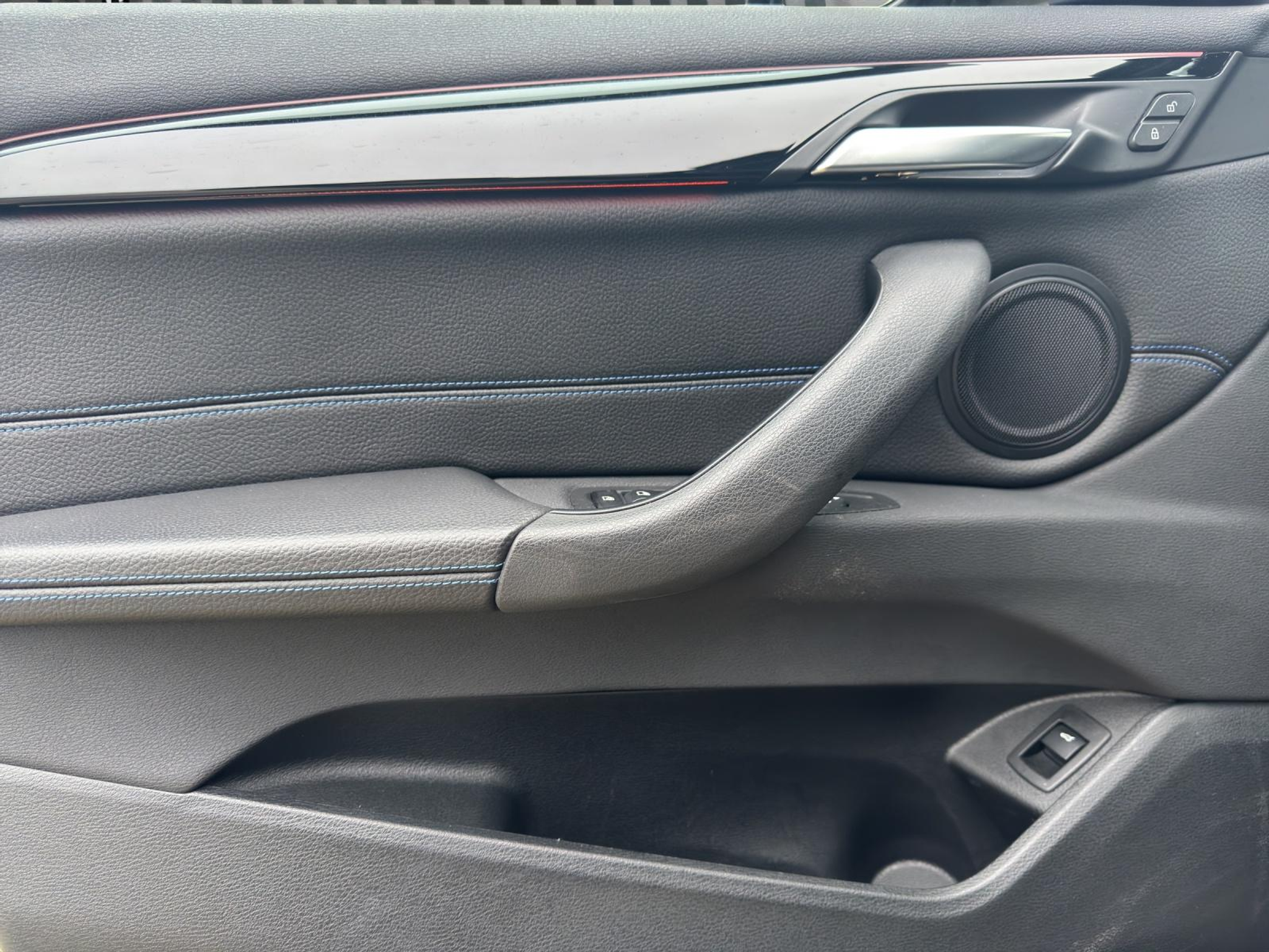 listing desktop thumbnail image 16